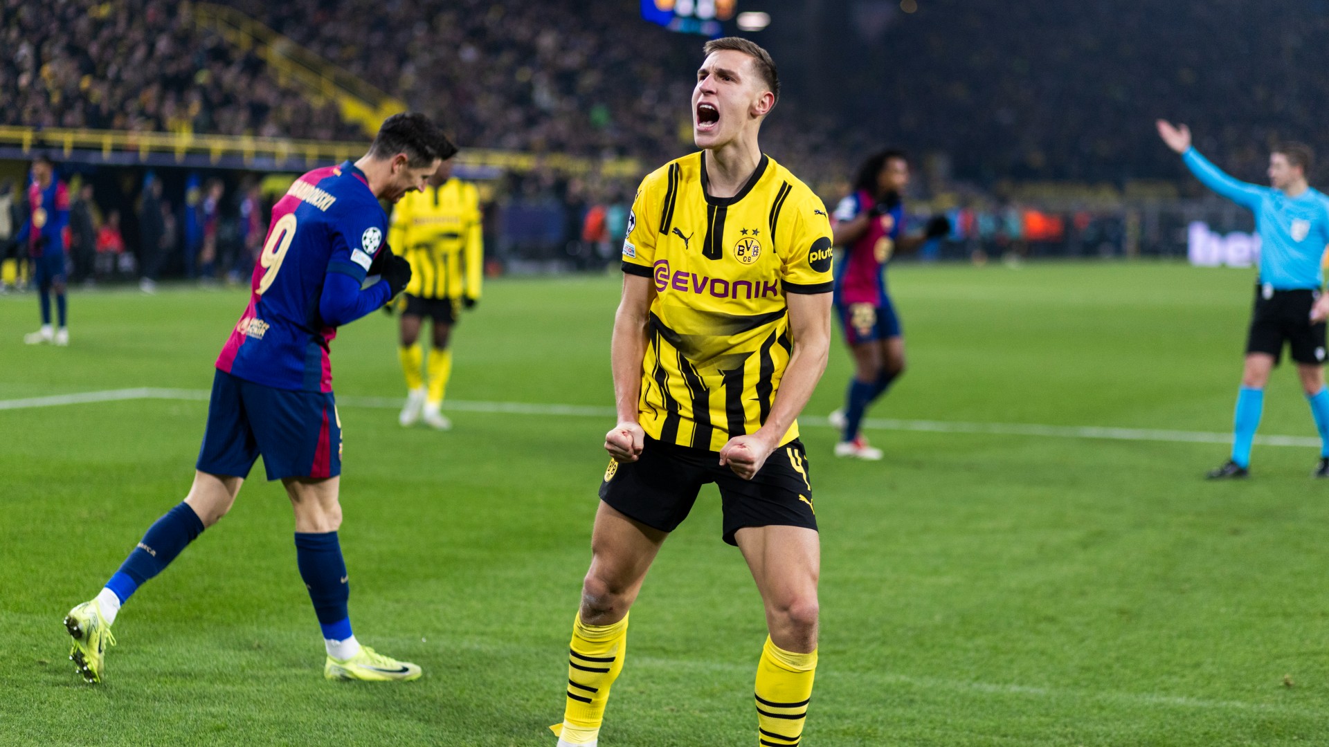 In der Champions League kann Borussia Dortmund noch ins Achtelfinale einziehen. Bei DAZN erfahrt ihr, wie der BVB doch noch unter die Top 8 springt.