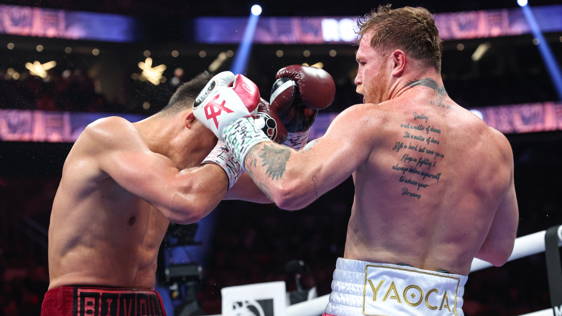 Canelo Bivol incontro di boxe