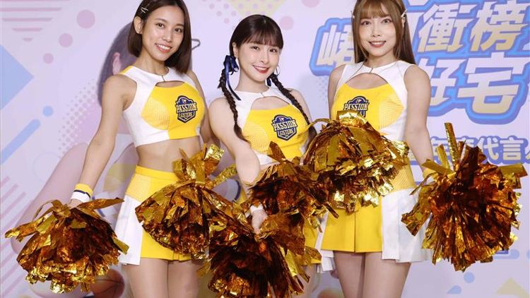 記者會開場由中信兄弟啦啦隊Passion Sisters火熱開場,左起貴貴、代言人峮峮、妮可_0.jpg