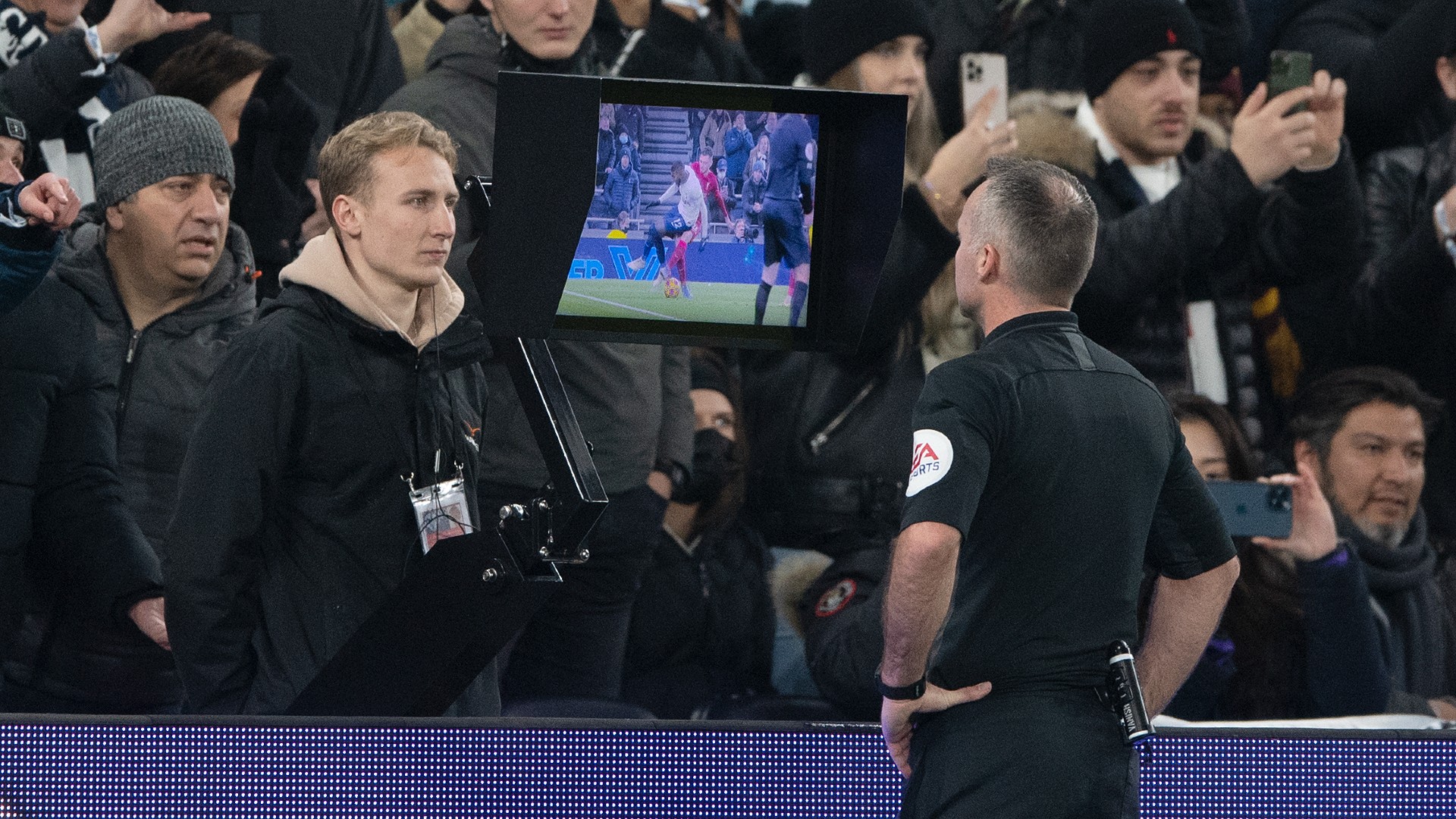 referee-var-20211219-getty-ftr