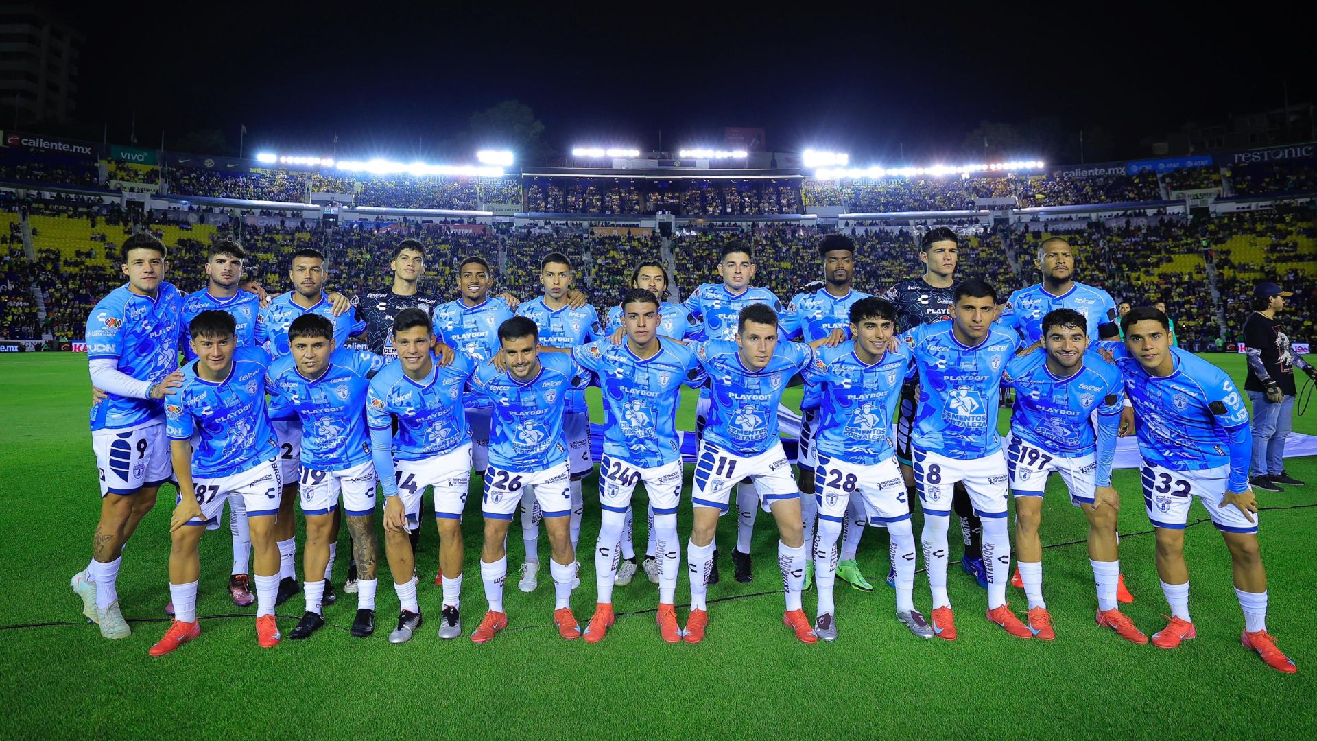 Pachuca posa antes del partido ante América