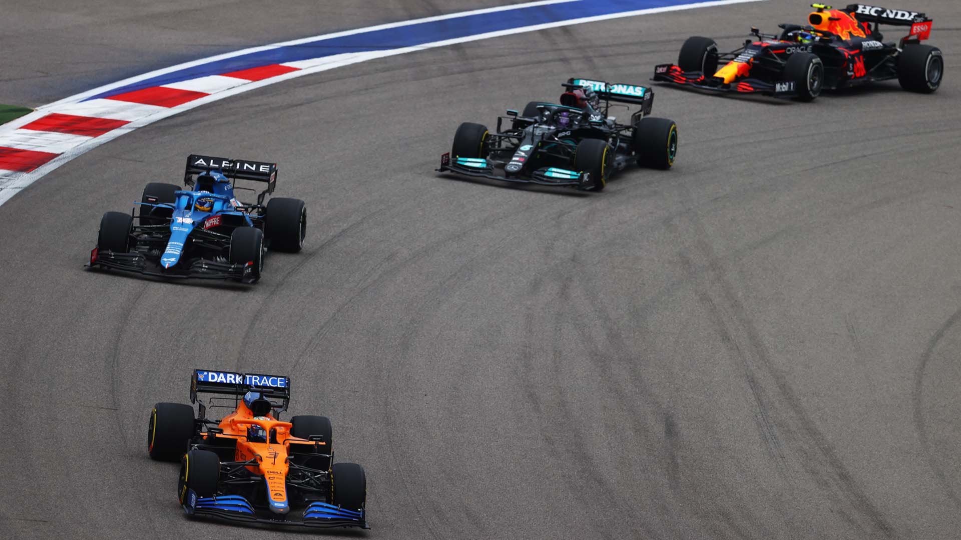 Fernando Alonso, Lando Norris, Lewis Hamilton, Checo Pérez, Alpine, McLaren, Mercedes, Red Bull, F1, GP Rusia, Sochi 2021