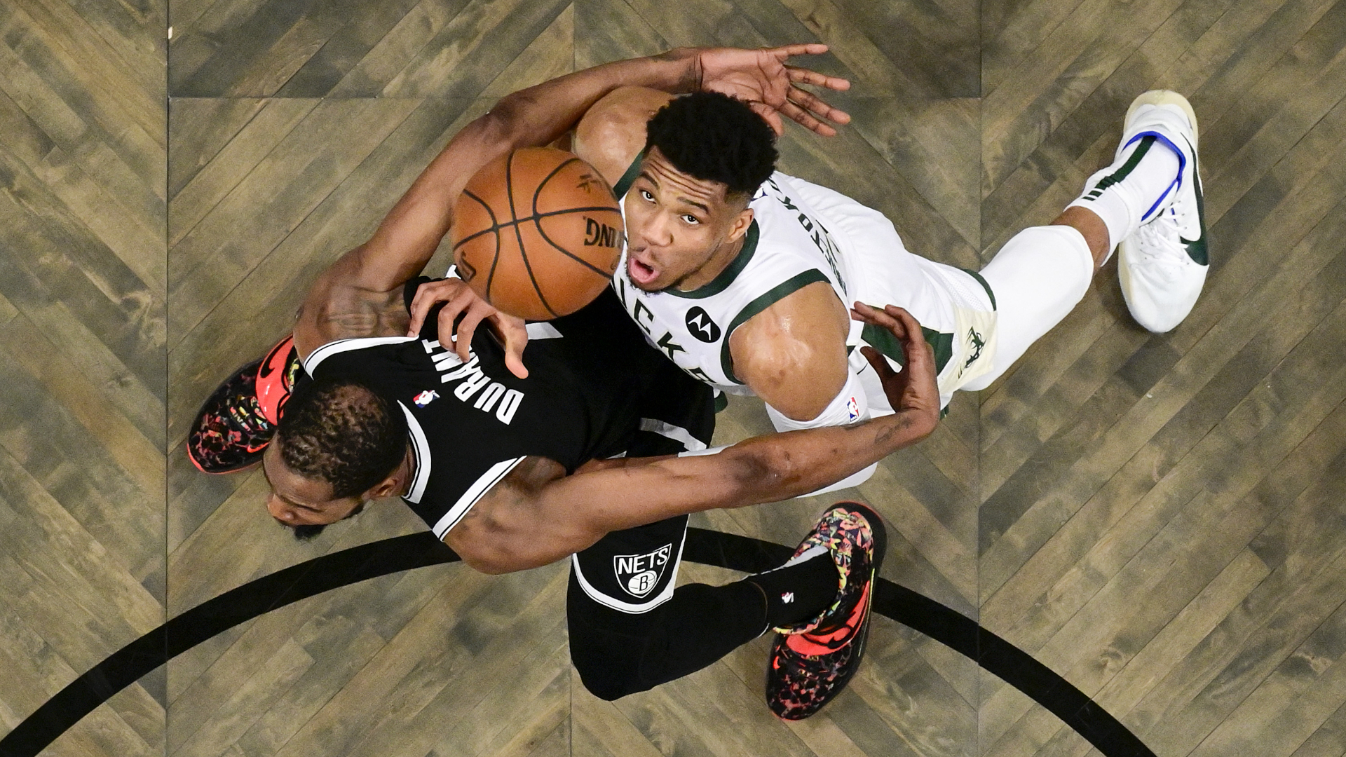 ONLY GER NBA Playoffs Conference Semifinals Brooklyn Nets vs. Milwaukee Bucks Kevin Durant Giannis Antetokounmpo Spiel 1 05062021