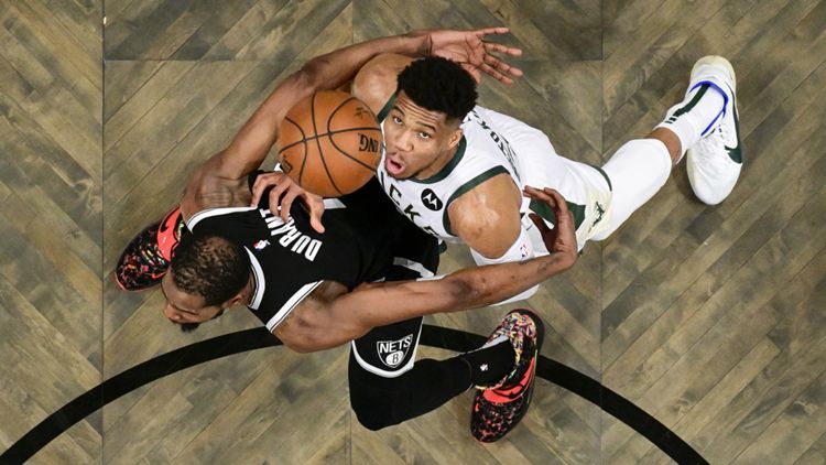 ONLY GER NBA Playoffs Conference Semifinals Brooklyn Nets vs. Milwaukee Bucks Kevin Durant Giannis Antetokounmpo Spiel 1 05062021
