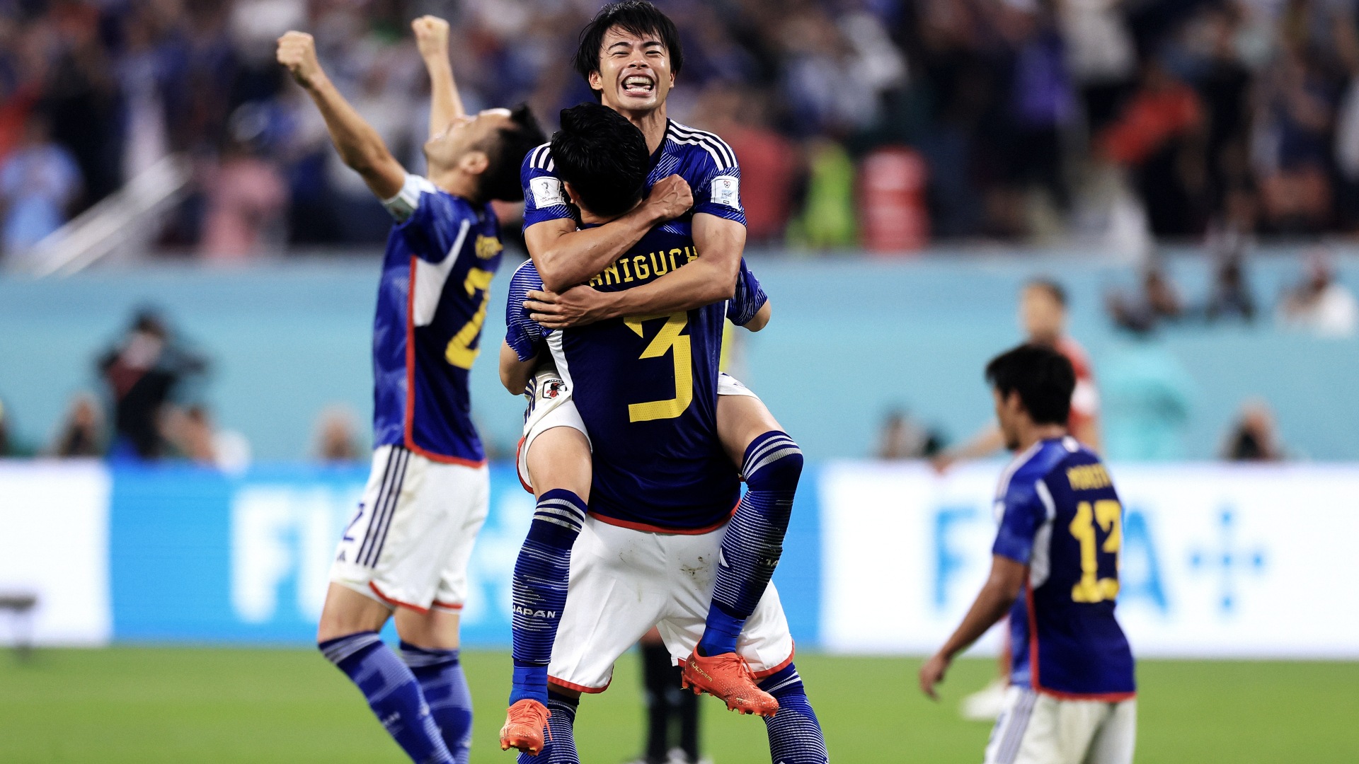 2022-12-01-worldcup-japan-kaoru-mitoma-shogo-taniguchi