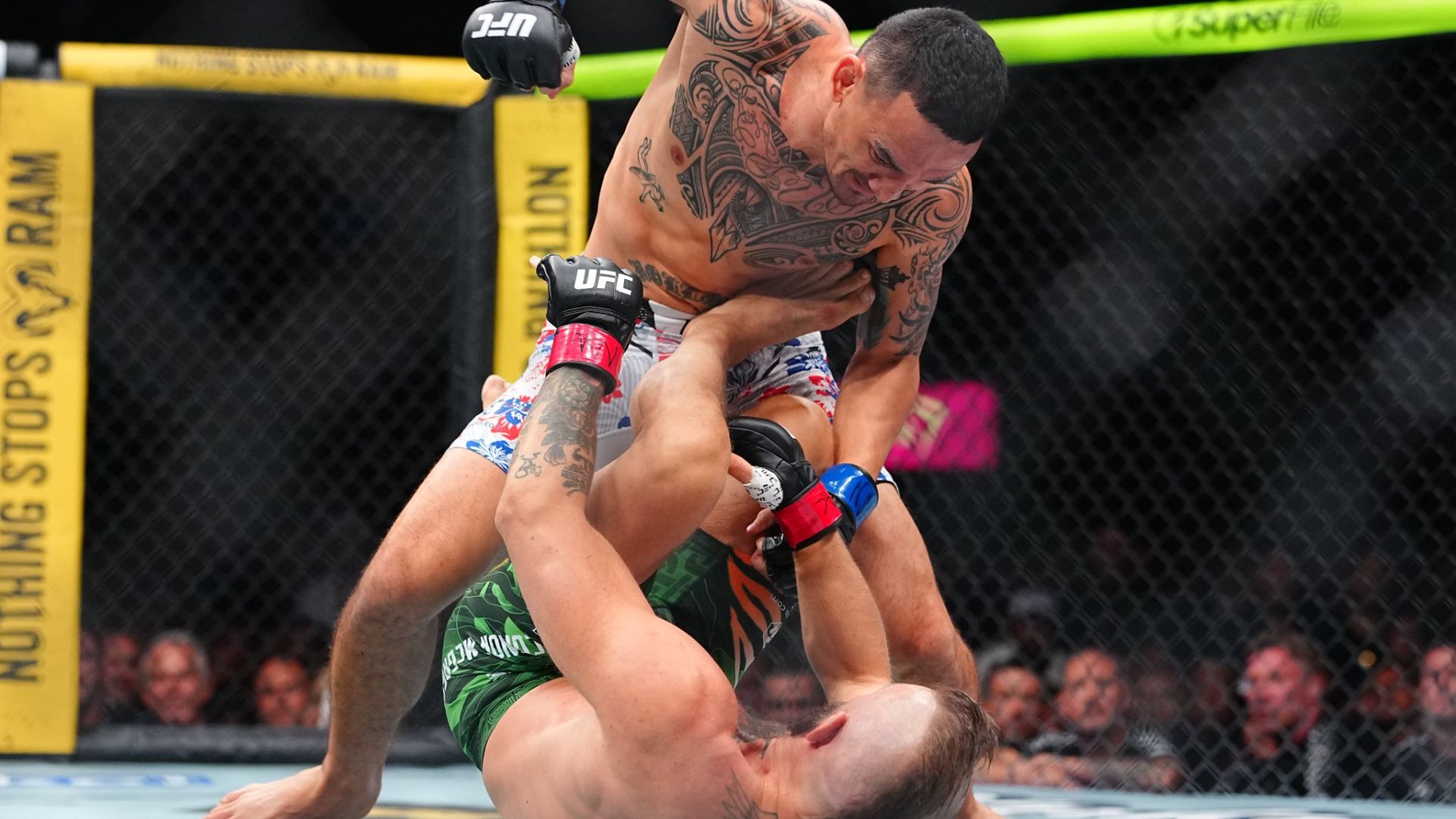 Conor McGregor vs Max Holloway