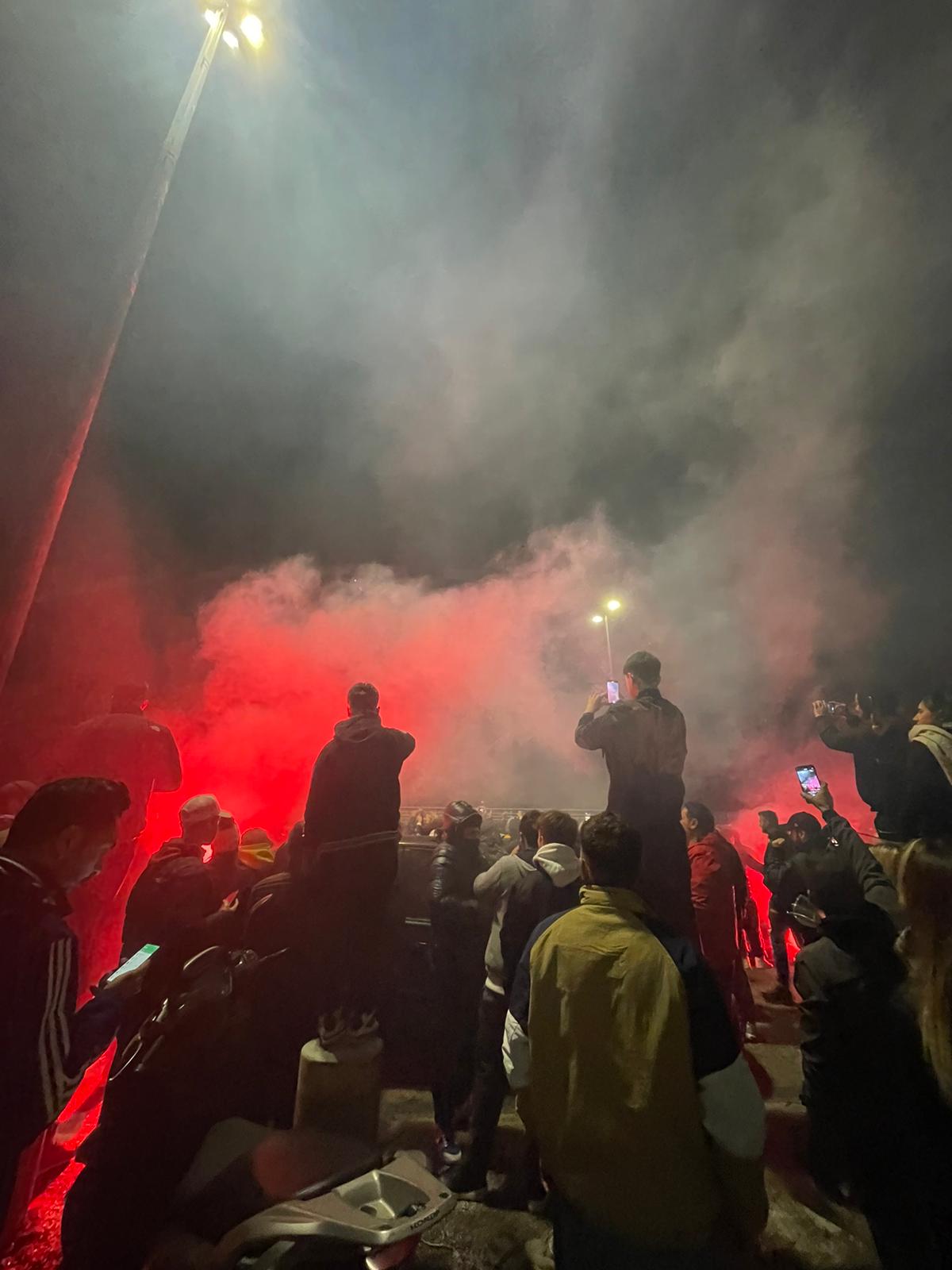 I tifosi del Napoli omaggiano Maradona