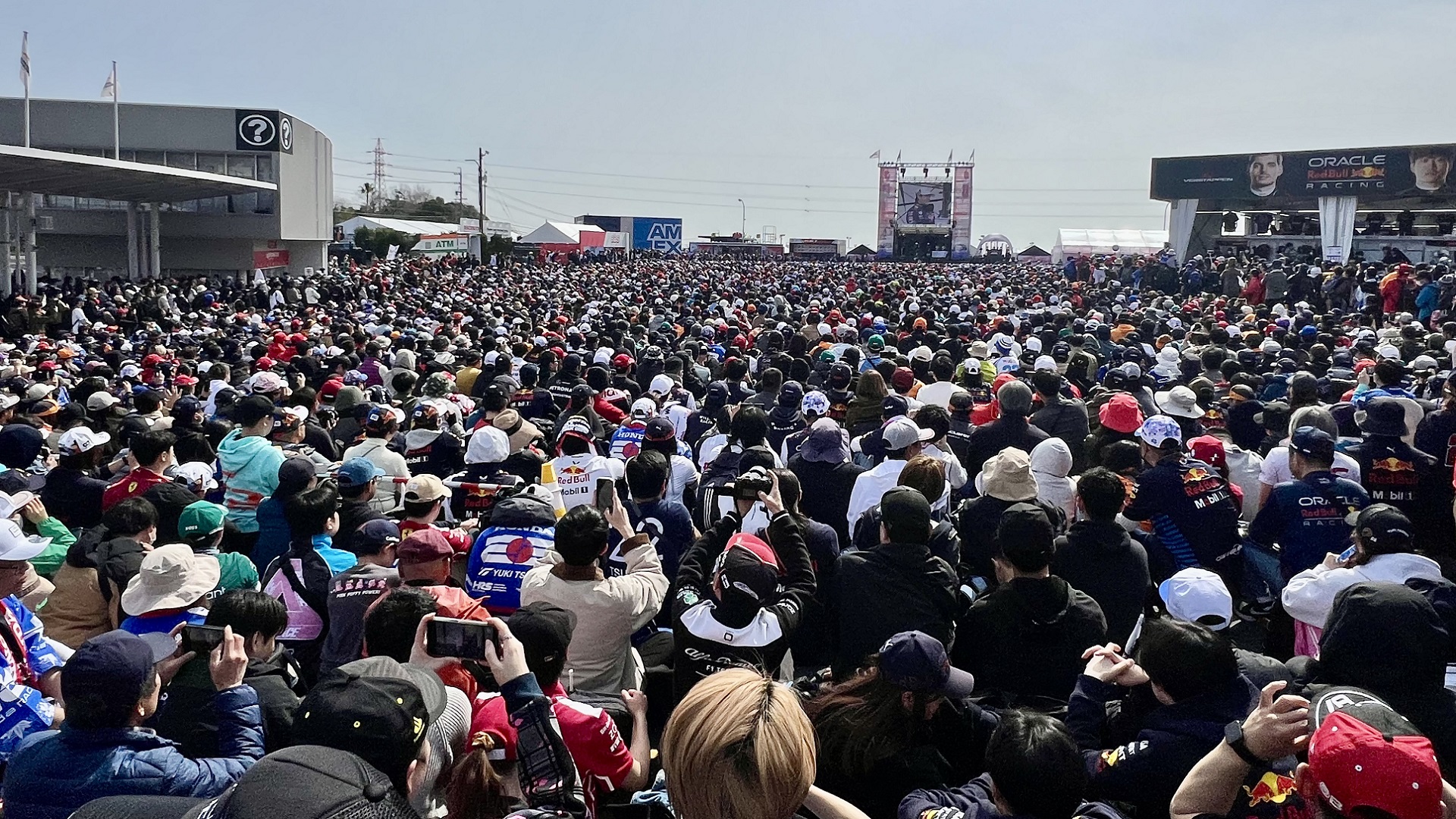 2025-04-05 Verstappen Tsunoda Yuki Japan Suzuka Audience Stage Red Bull F1 Formula 1