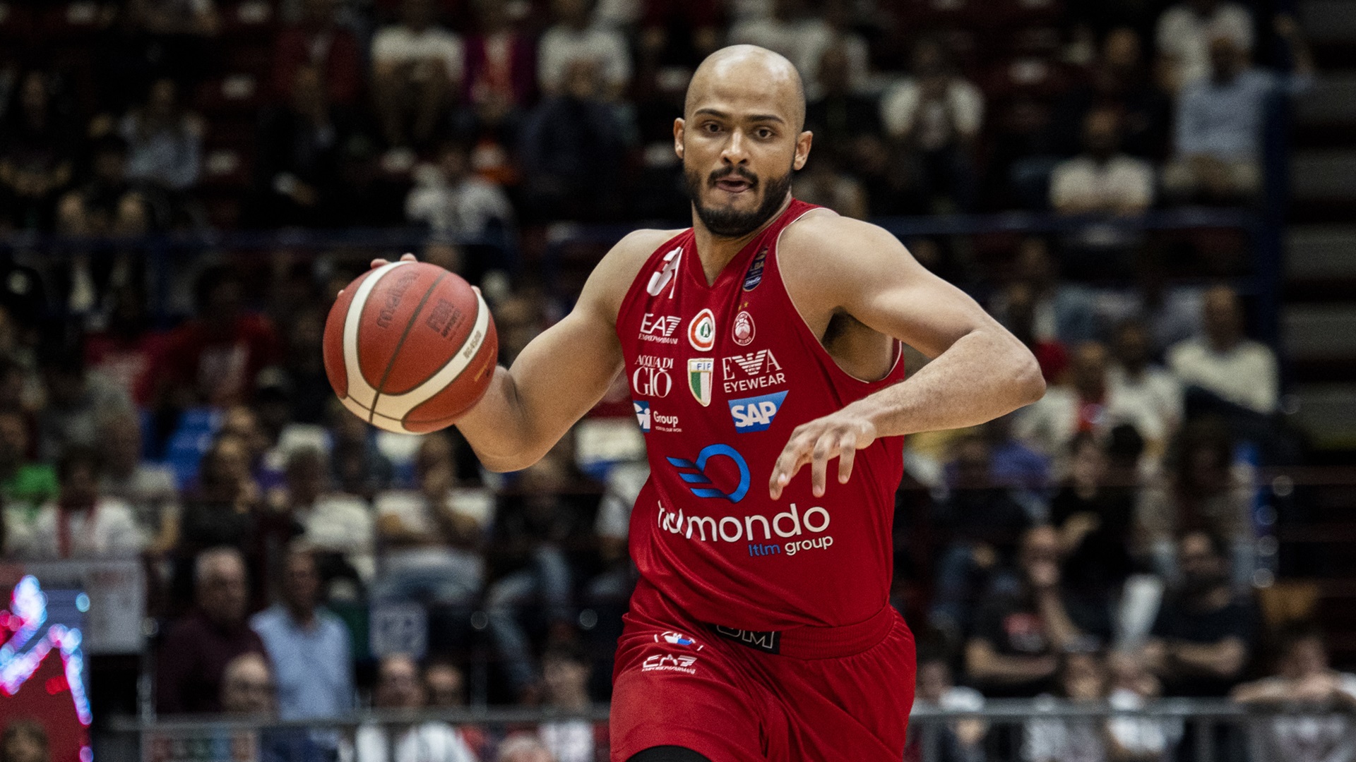 Shavon Shields in azione con l'Olimpia Milano