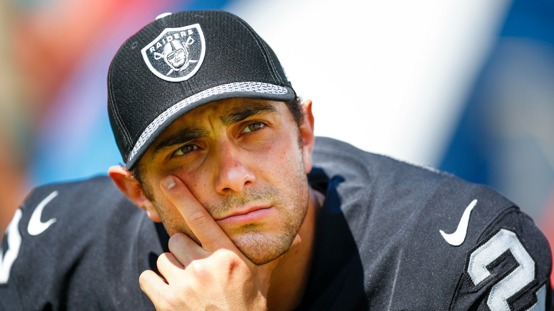 Giorgio Tavecchio pensieroso ai tempi degli Oakland Raiders in NFL