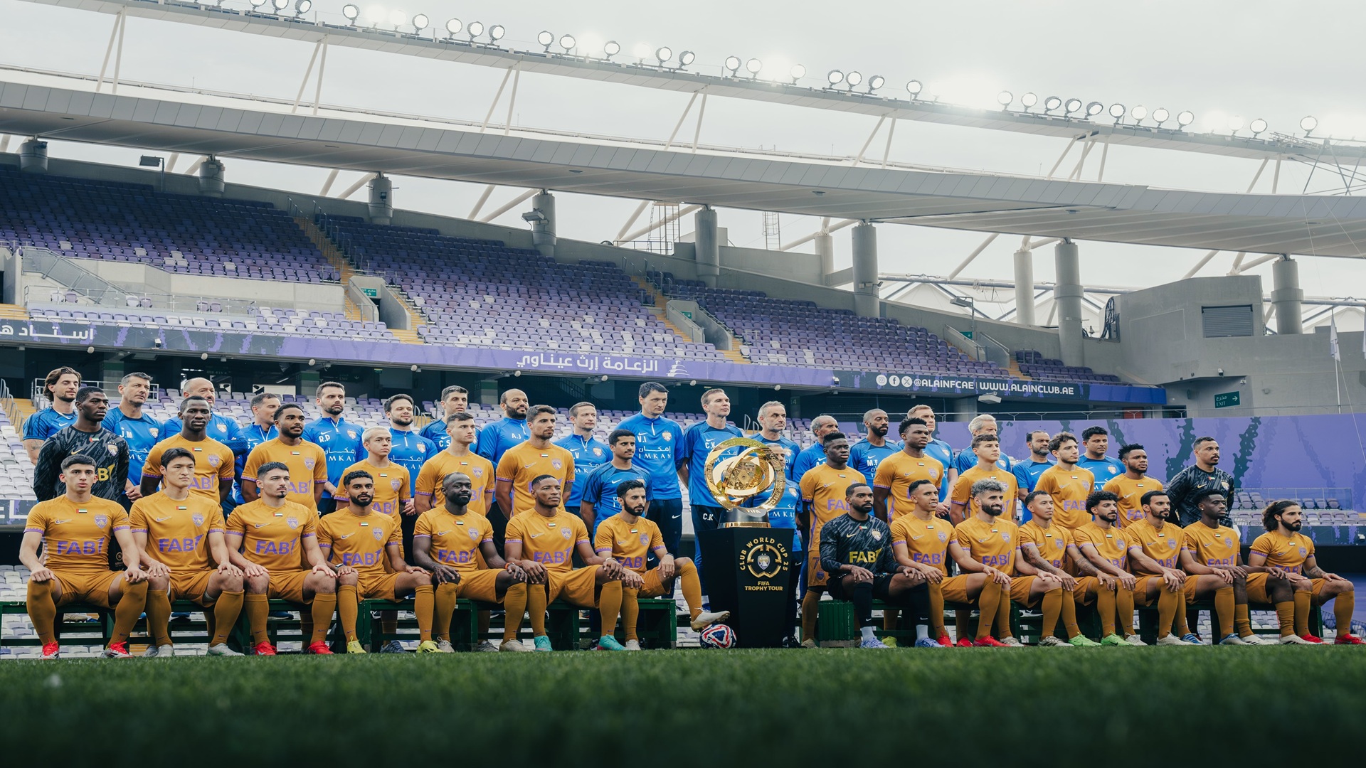 AL AIN CON TROFEO MUNDIAL DE CLUBES