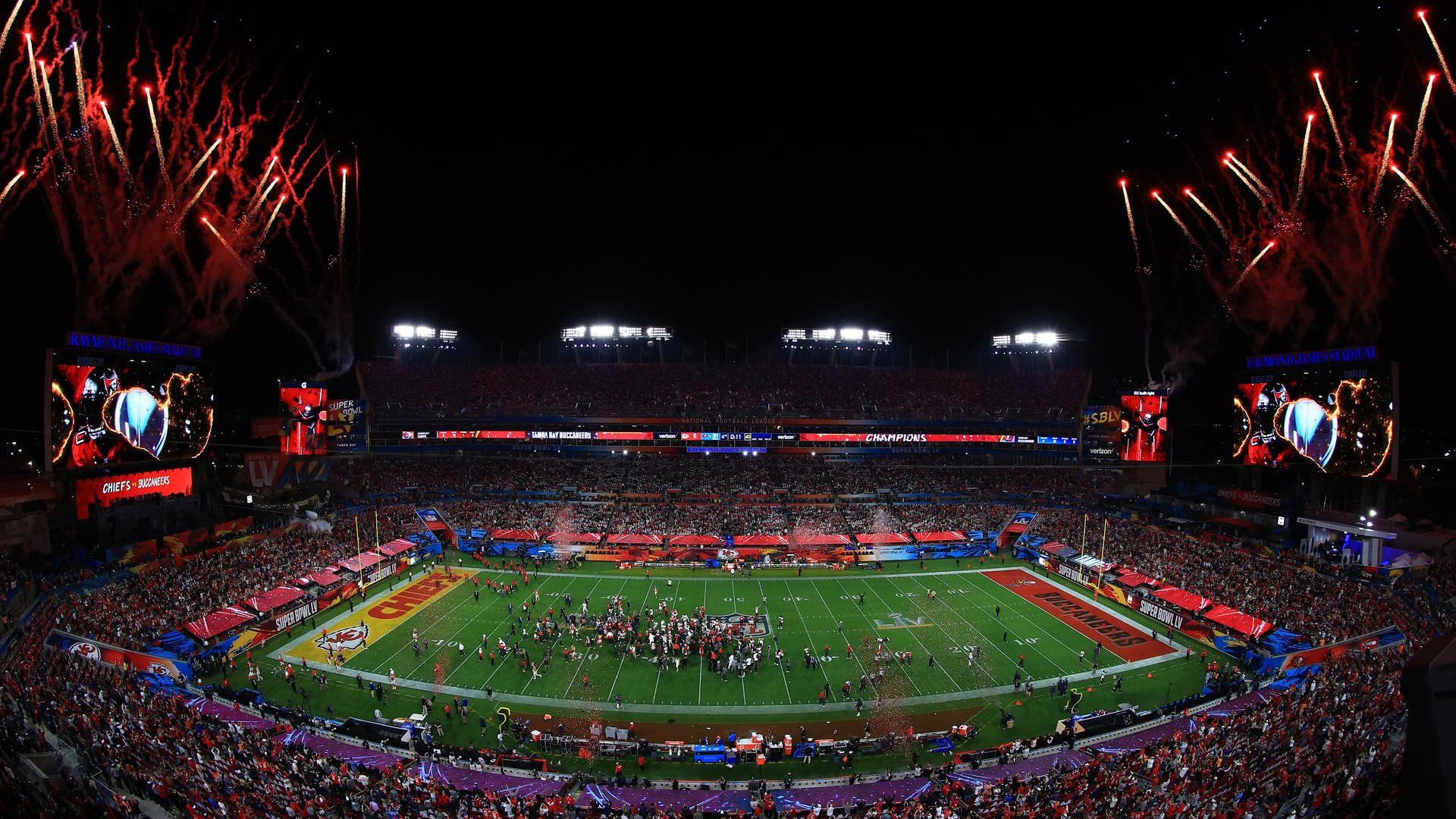 Fuochi d'artificio al Super Bowl del 2021 tra Kansas Chiefs e Tampa Bay Buccaneers