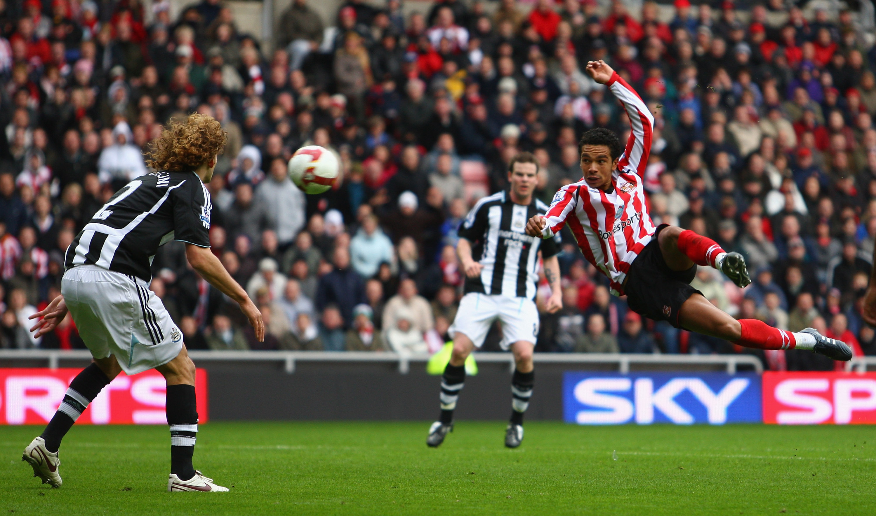 Kieran Richardson attempting acrobatic effort in Tyne-Wear derby