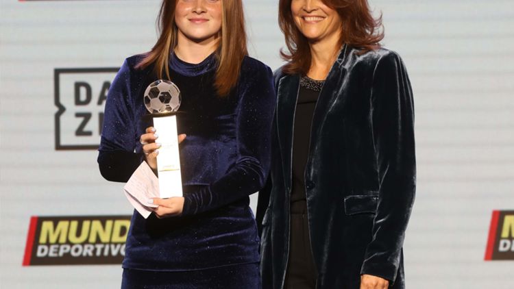 Nikita Tromp, en la entrega del Premio DAZN a la Promesa Europea en la primera gala del Fútbol Femenino Europeo