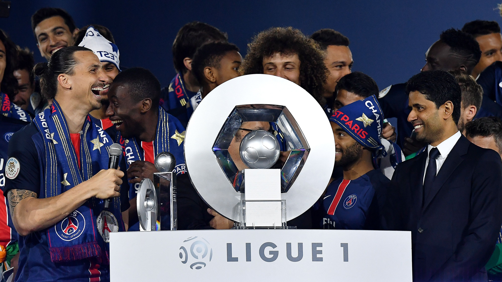 ONLY GERMANY Ligue 1 Titel Trophäe Hexagoal 14052016