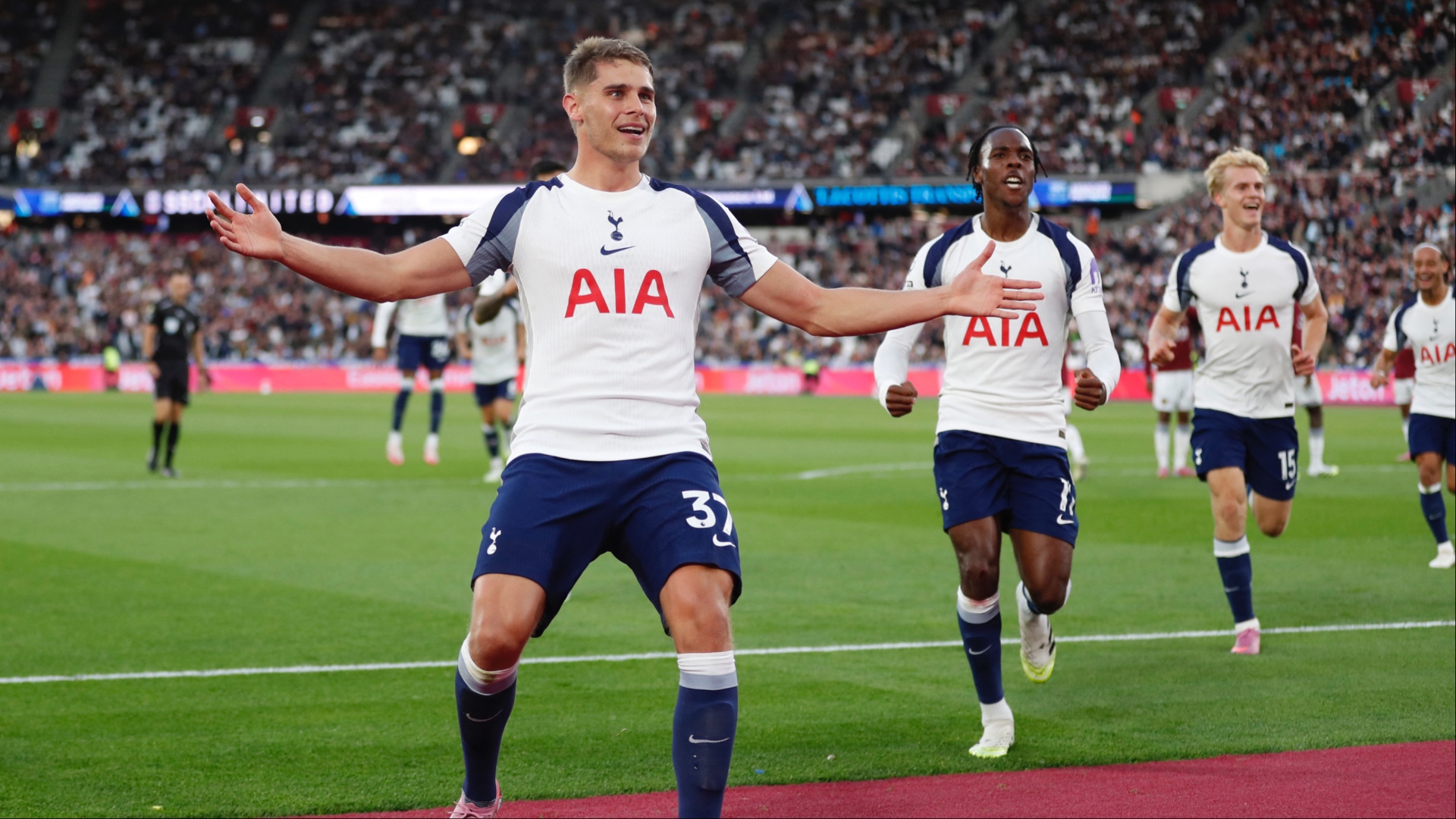 Tottenham Van Der Ven