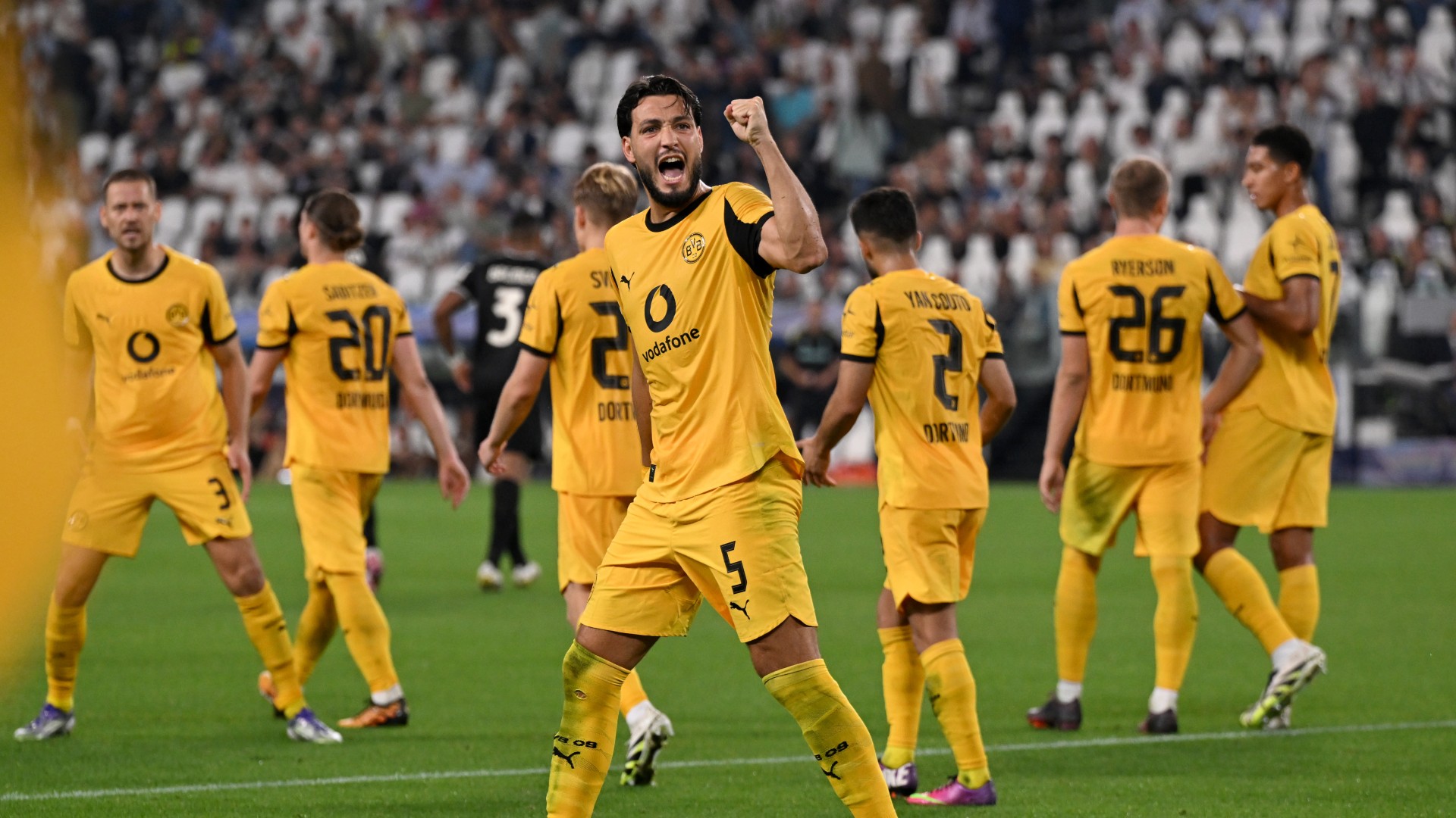 Borussia Dortmund Ramy Bensebaini Champions League 150925