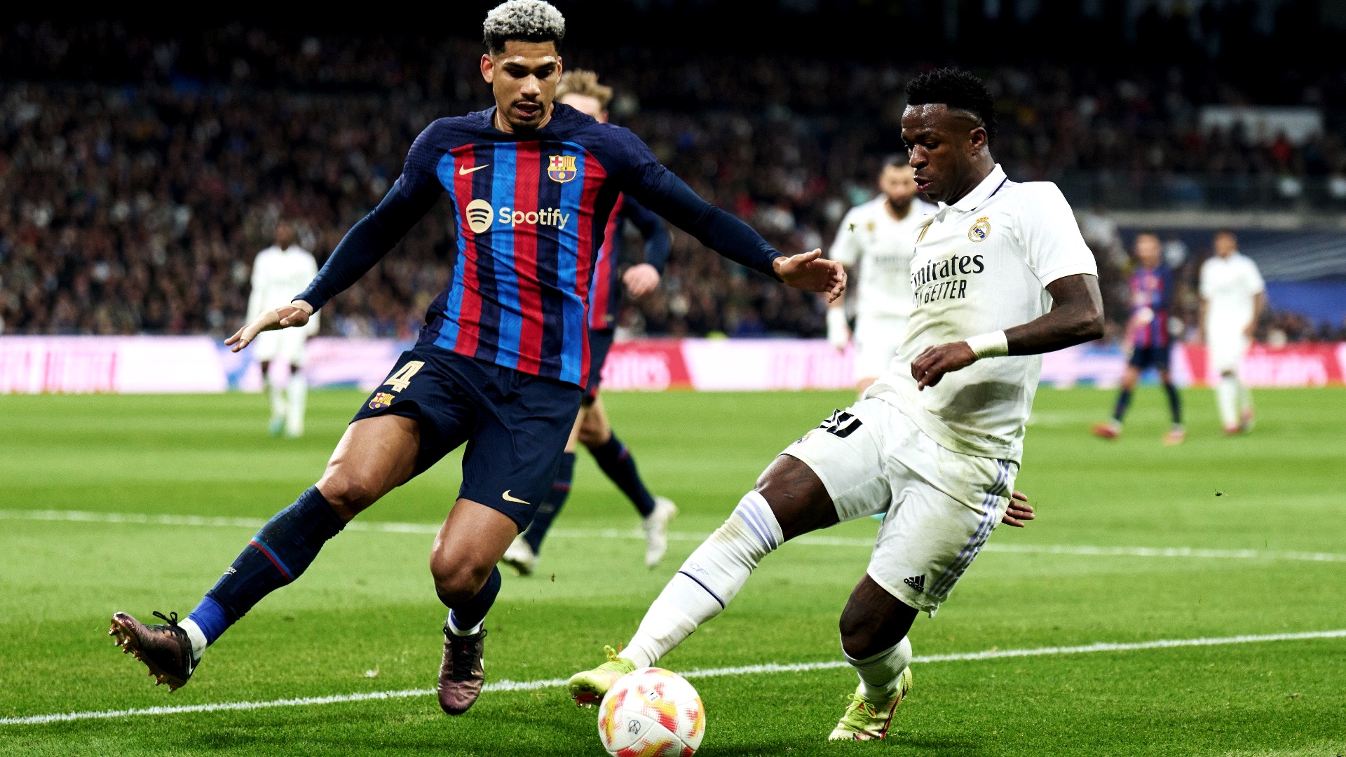 araujo-vinicius-real-madrid-barcelona-20230319