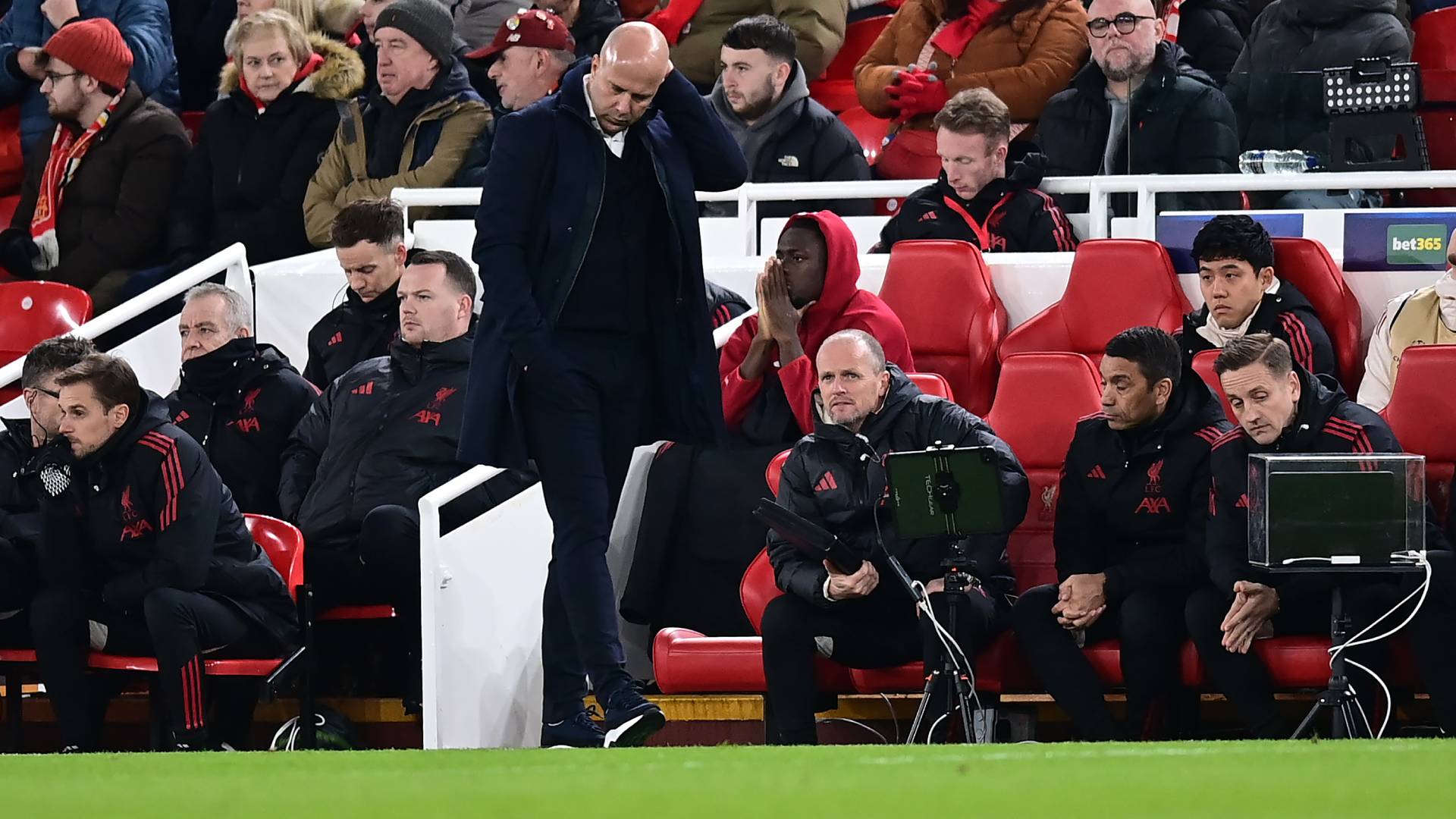 Liverpool manager Arne Slot against PSV_26112025