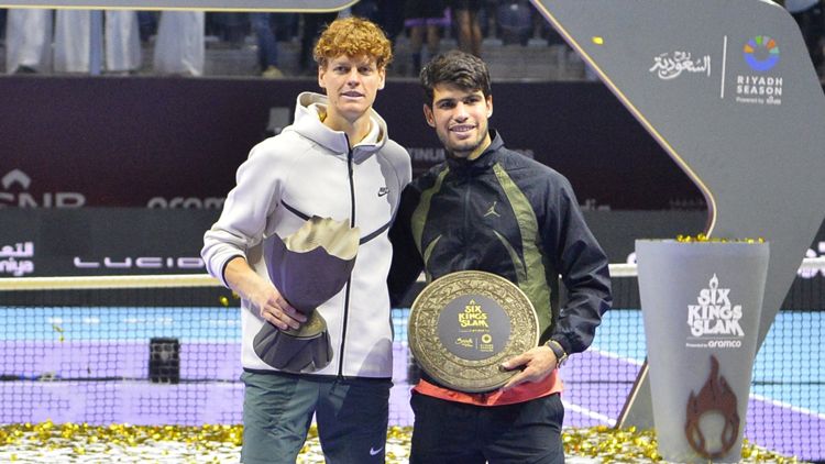 Jannik Sinner of Italy (left) and Carlos Alcaraz of Spain
