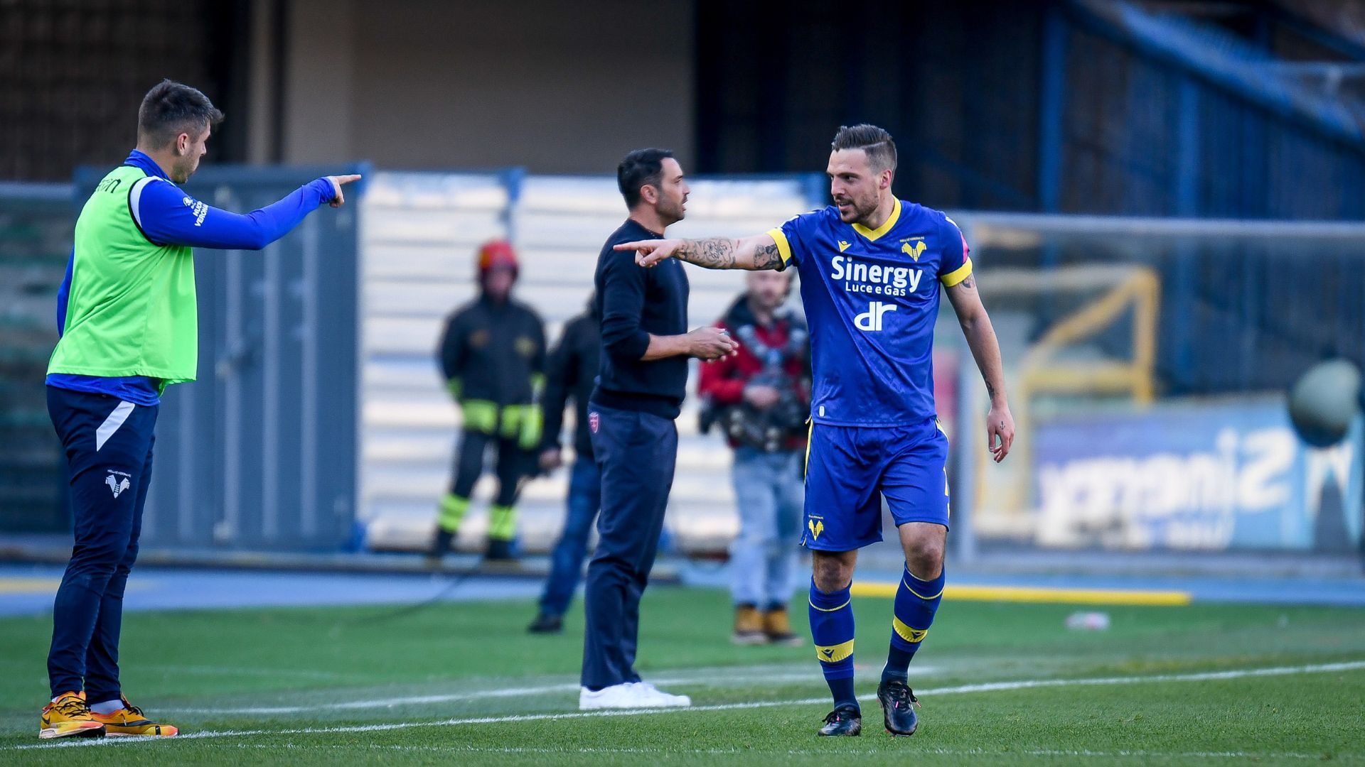 Verdi esulta per il gol del Verona contro il Monza