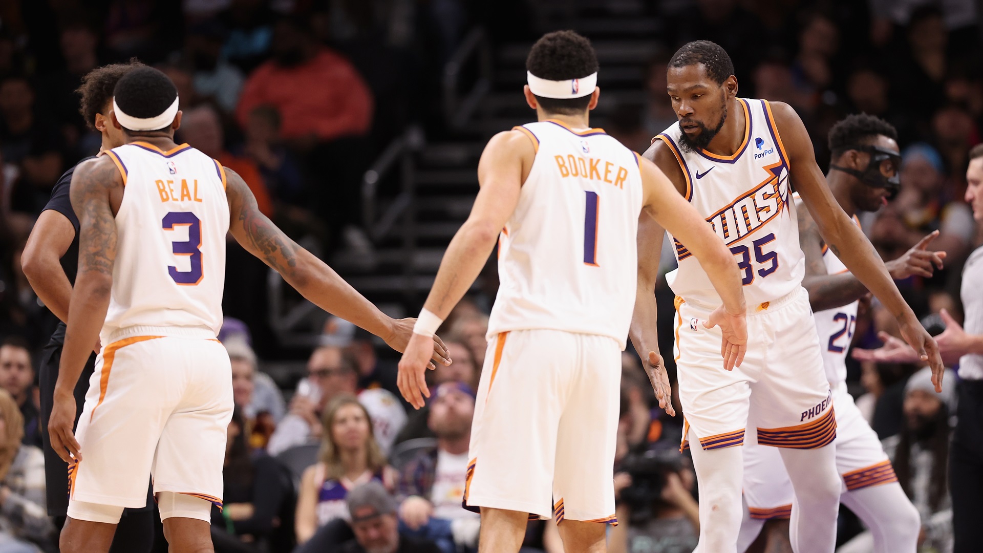 Beal, Booker e Durant con i Phoenix Suns