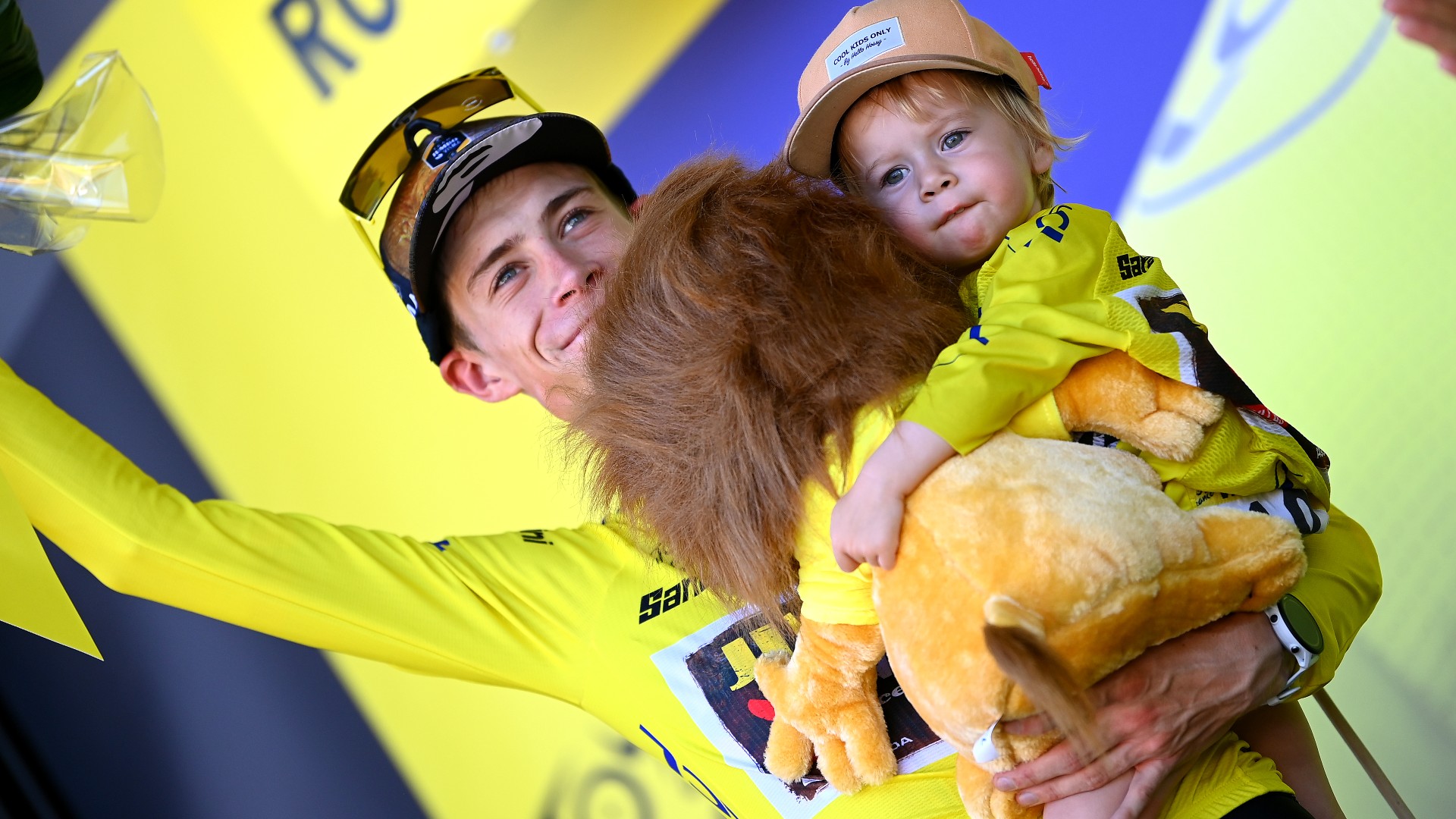 Tour de France 2022, Jonas Vingegaard in maglia gialla con la figlia Frida