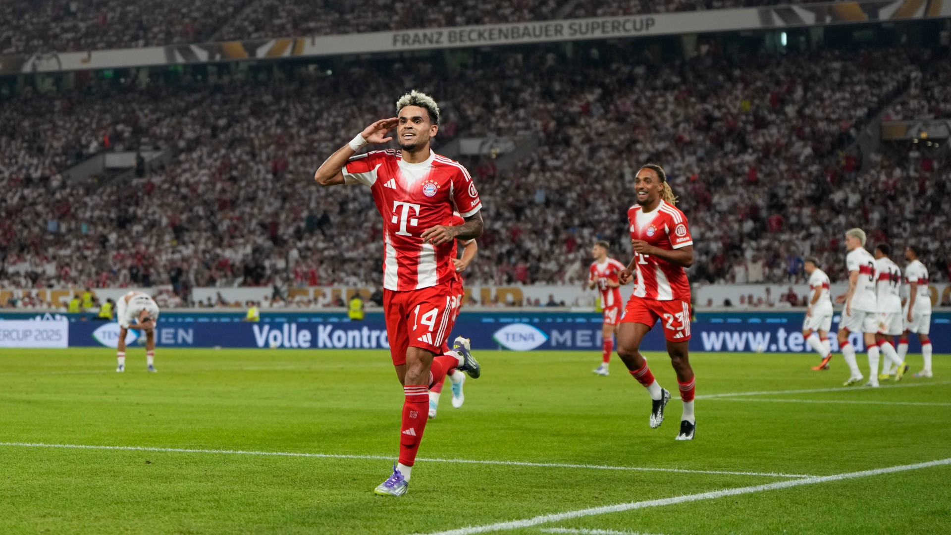 FC Bayern Luis Diaz Supercup 160825