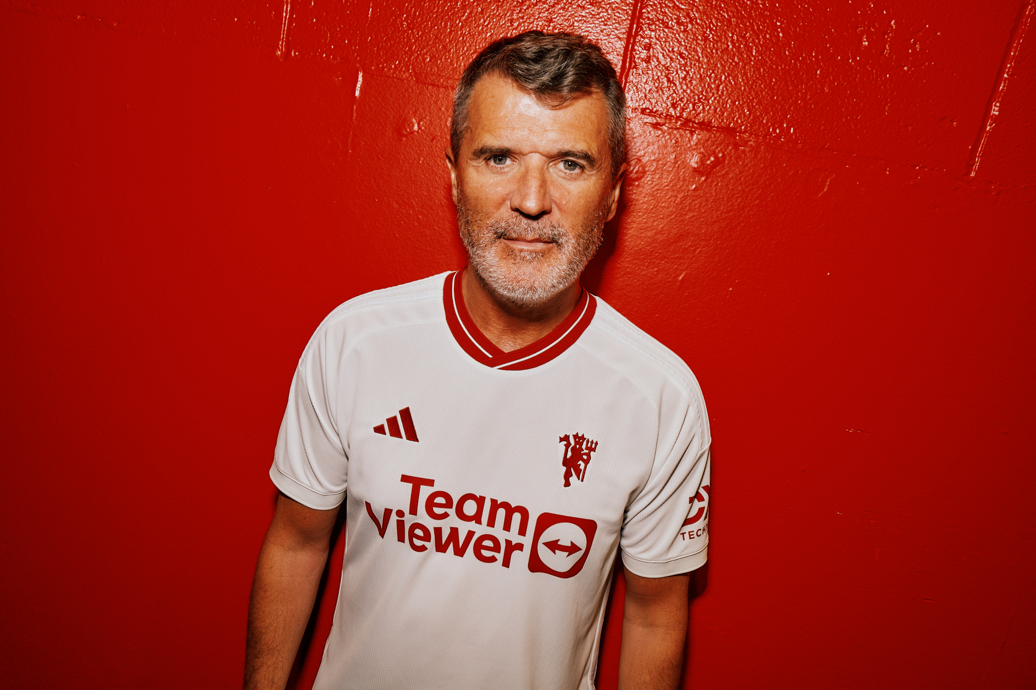 Roy Keane con il Third Kit dello United