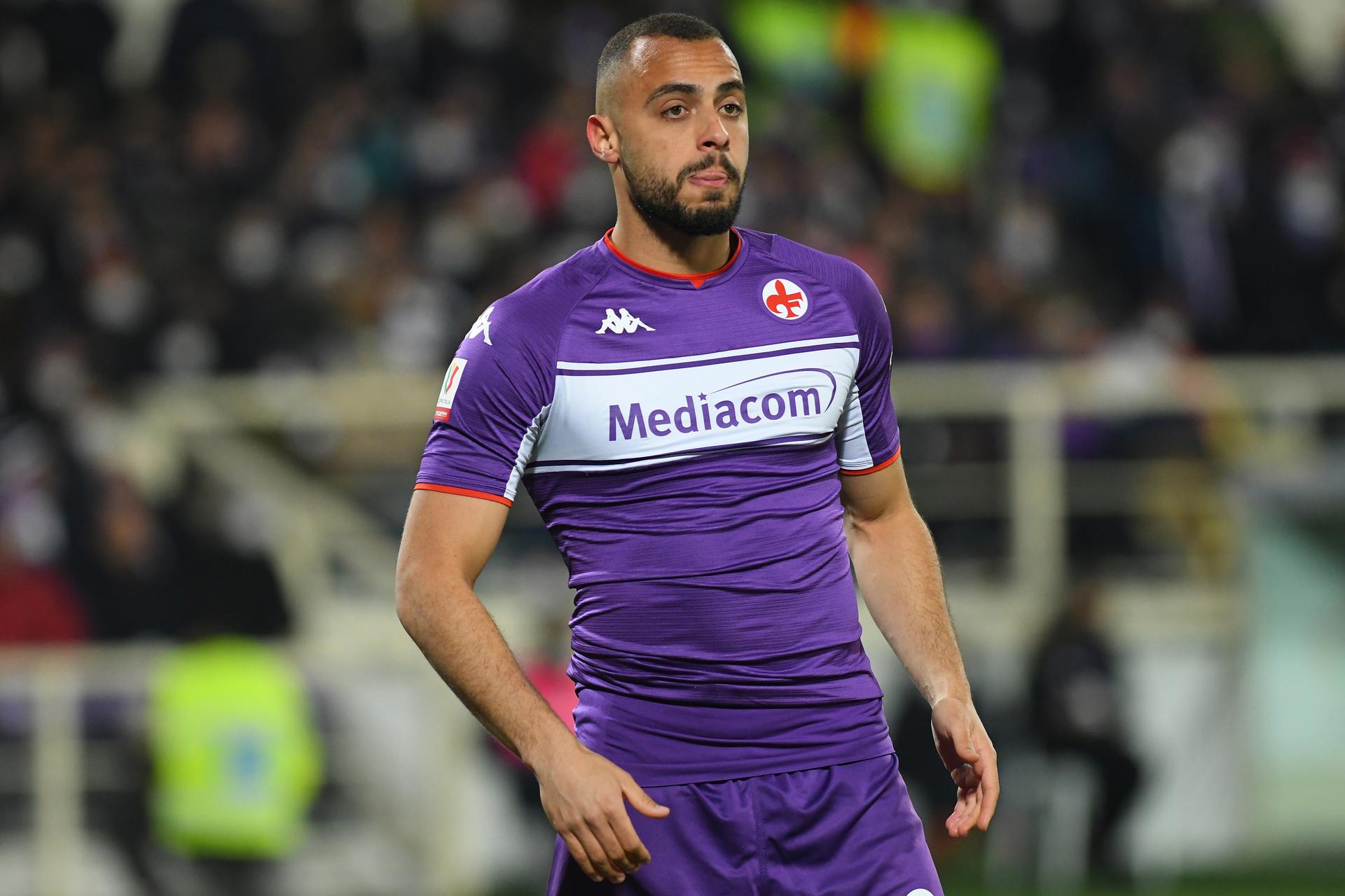 Arthur Cabral in campo con la maglia della Fiorentina