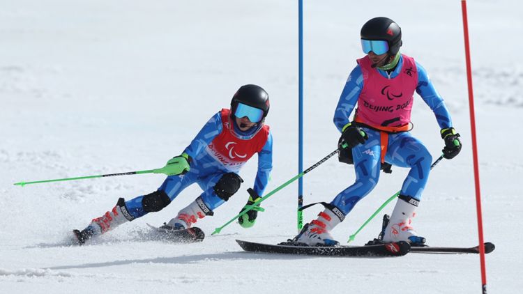 L'italiana Chiara Mazzel con la sua guida Fabrizio Casal sulla pista paralimpica dello Slalom Vision di Beijing 2022