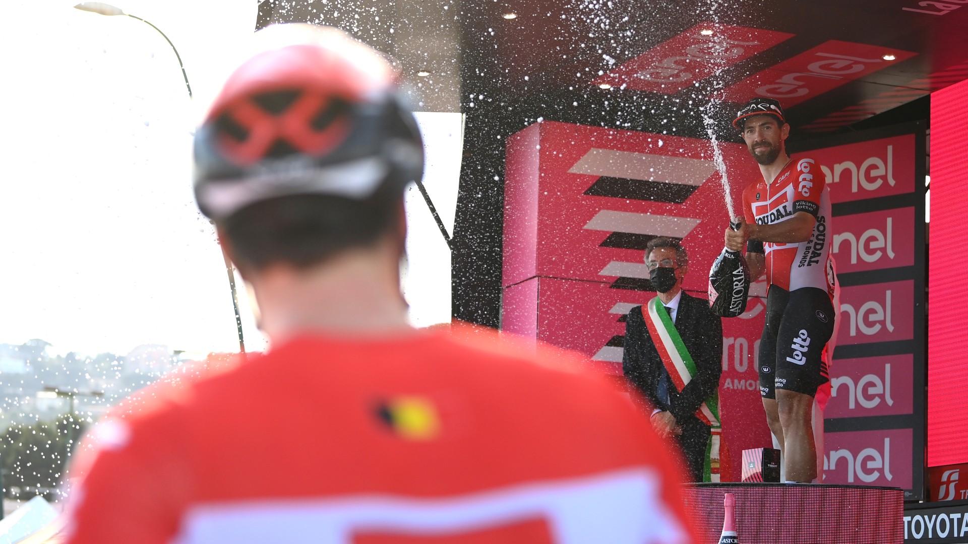 Giro d'Italia 2022, Thomas De Gendt vince l'8a tappa a Napoli