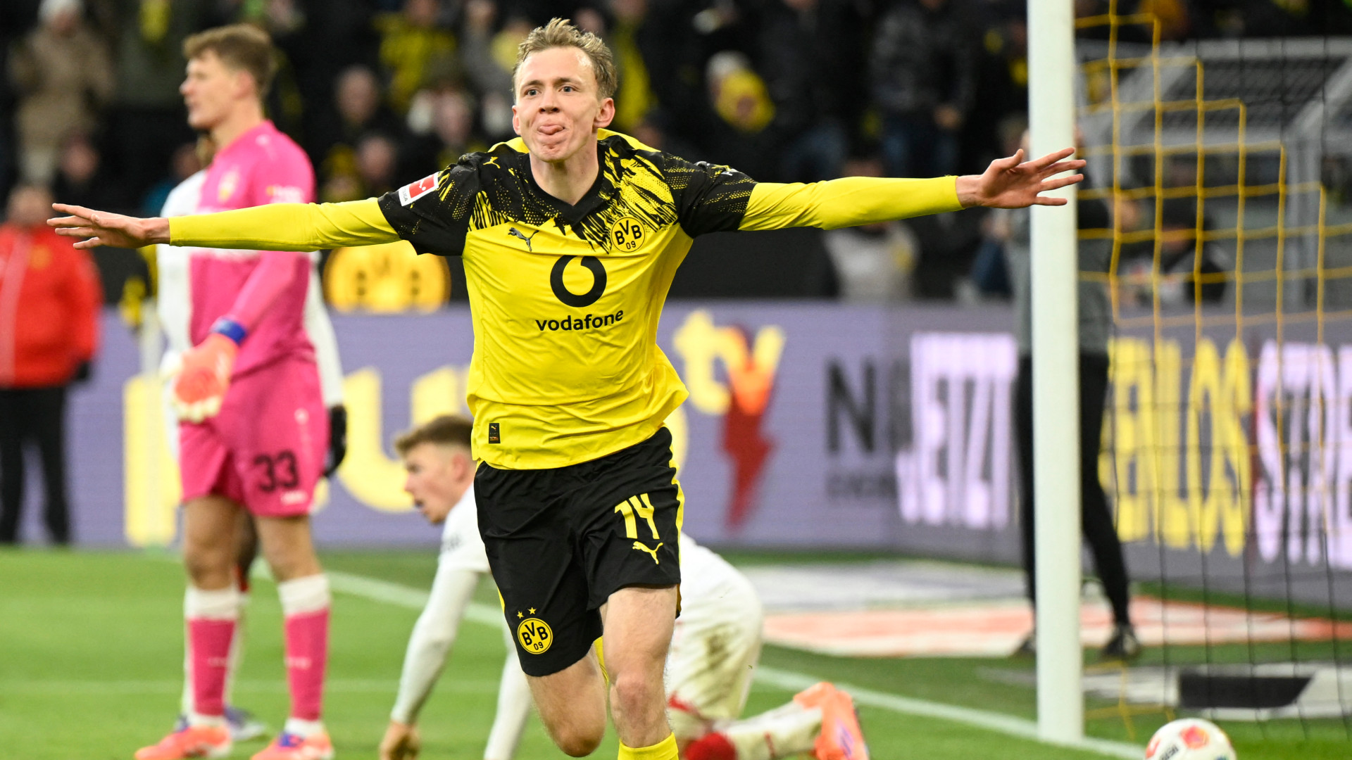 Maximilian Beier Borussia Dortmund Bundesliga 22112025