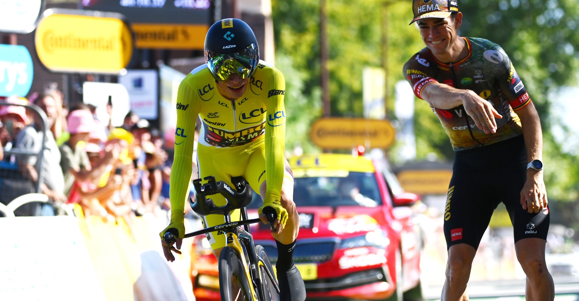 Tour de France, Jonas Vingegaard e Wout van Aert al termine della ventesima tappa