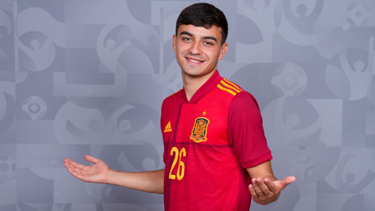 Pedri con la maglia della Spagna