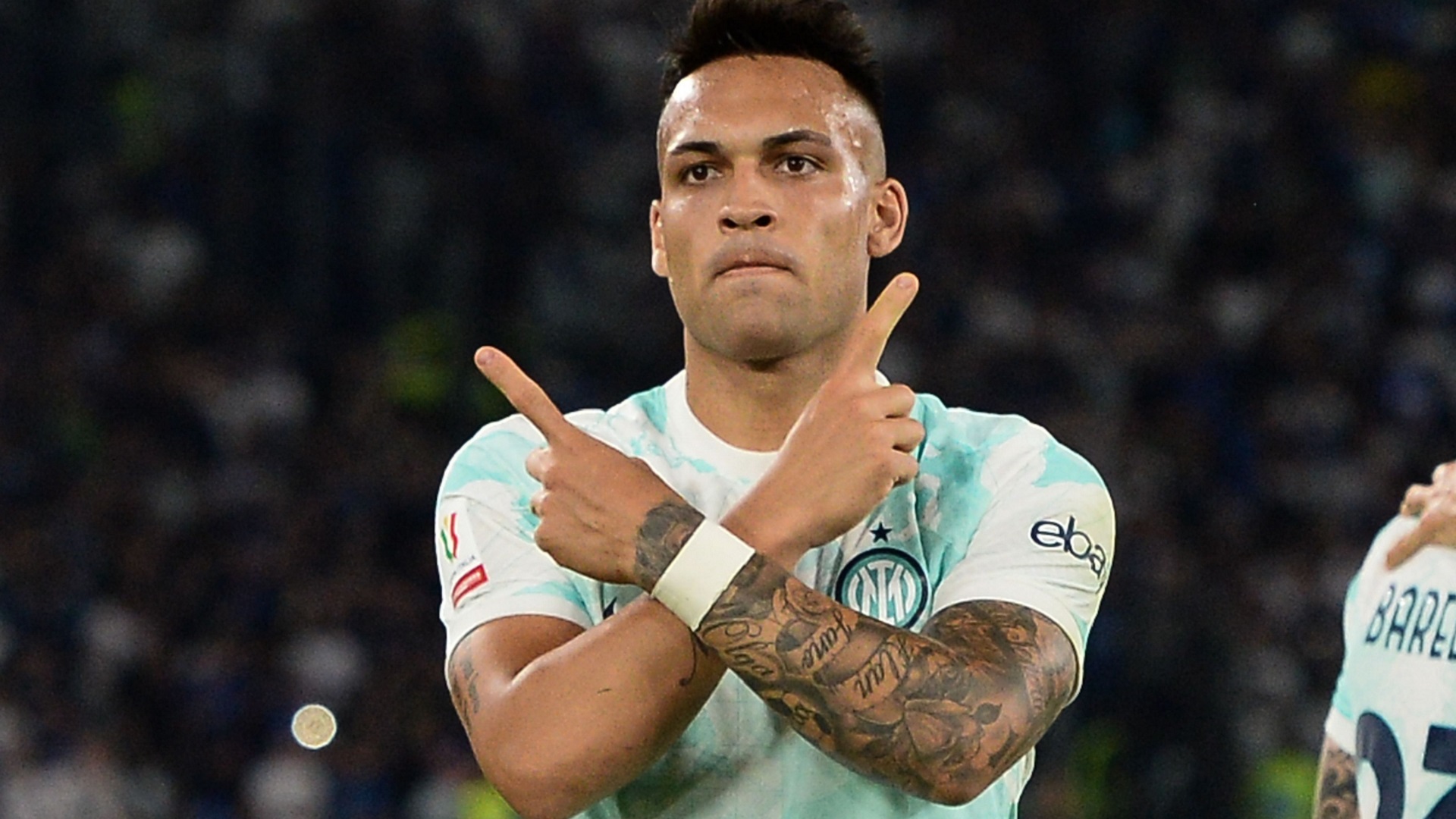 Lautaro festeggia il gol alla Fiorentina