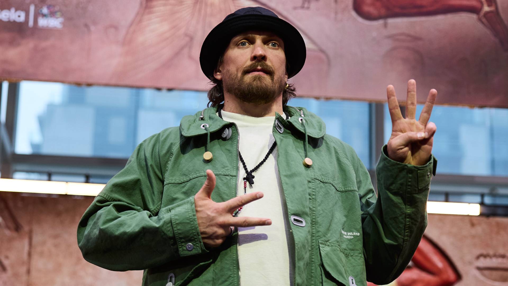 Usyk posing on press conference stage_14042026