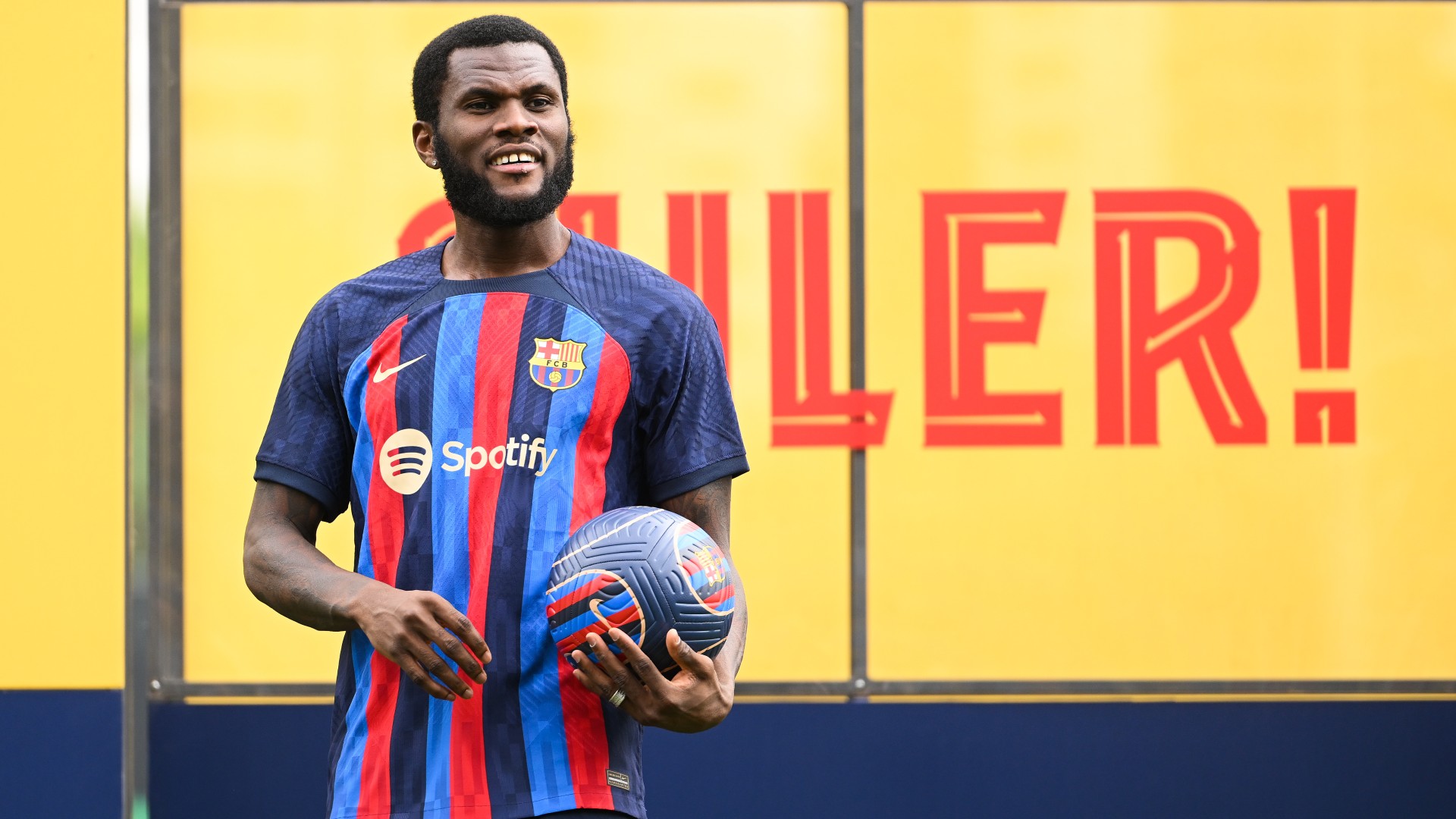 Kessie presentato al Barcellona