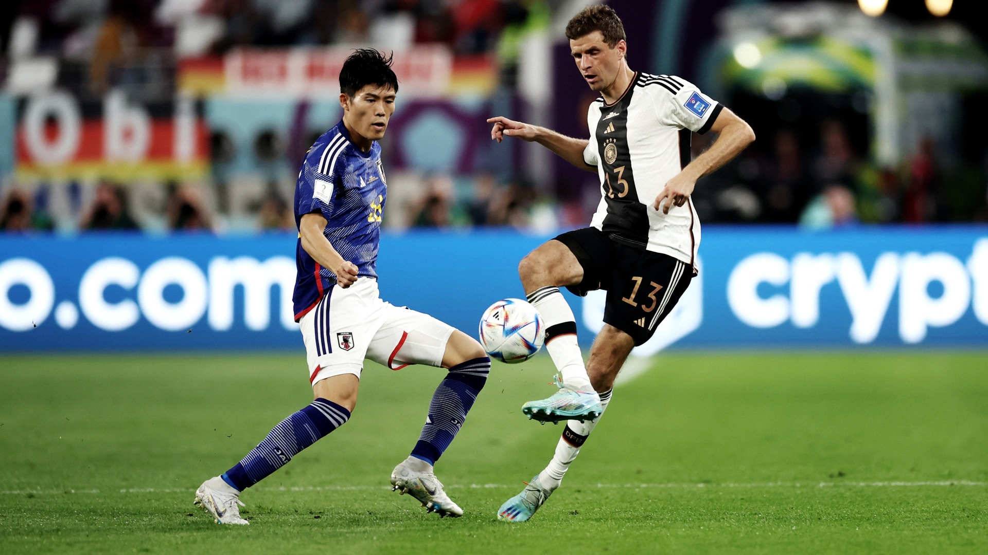 2022-11-23-japan-takehiro-tomiyasu-germany-mueller