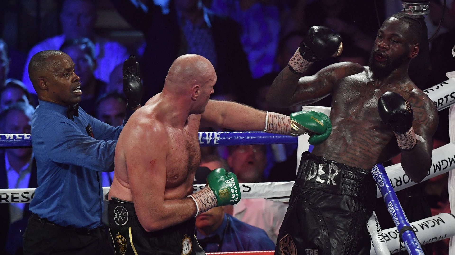 fury-wilder-towel-022320-getty-ftr