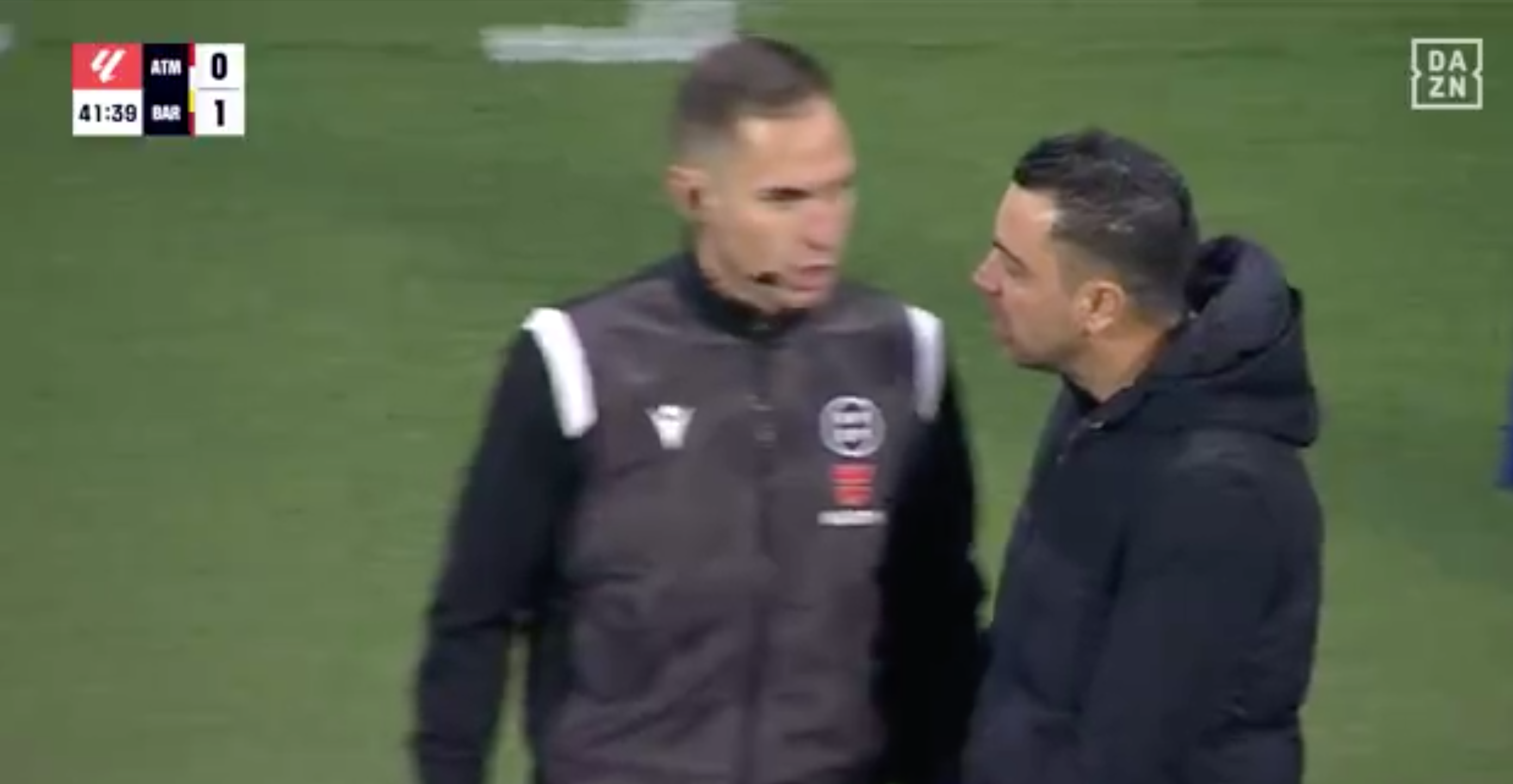 Xavi Hernández ante el Atlético de Madrid