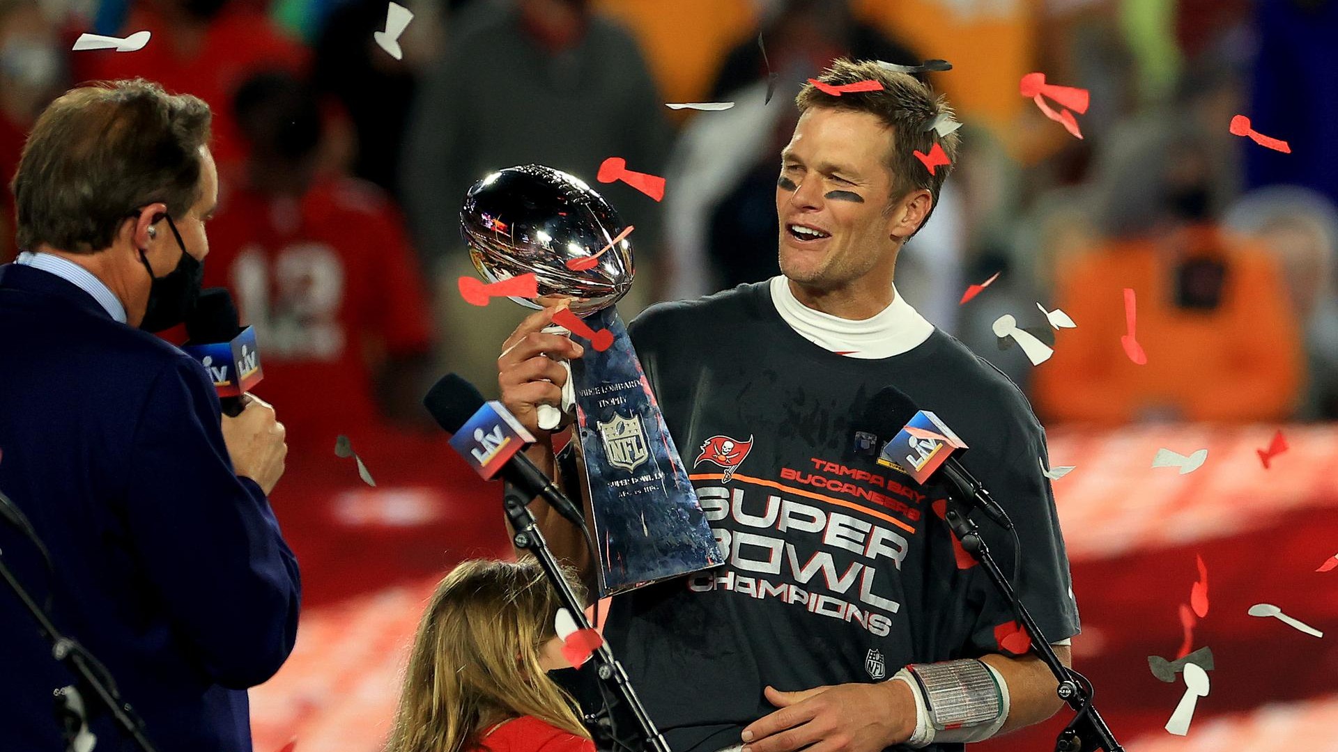 Tom Brady intervistato dopo il Super Bowl vinto anche con Tampa Bay Buccaneers