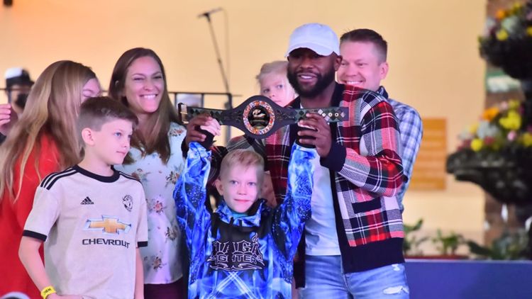 Floyd Mayweather - Bridger Walker