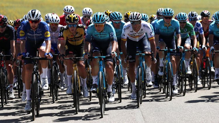 Ciclismo, gruppo in marcia