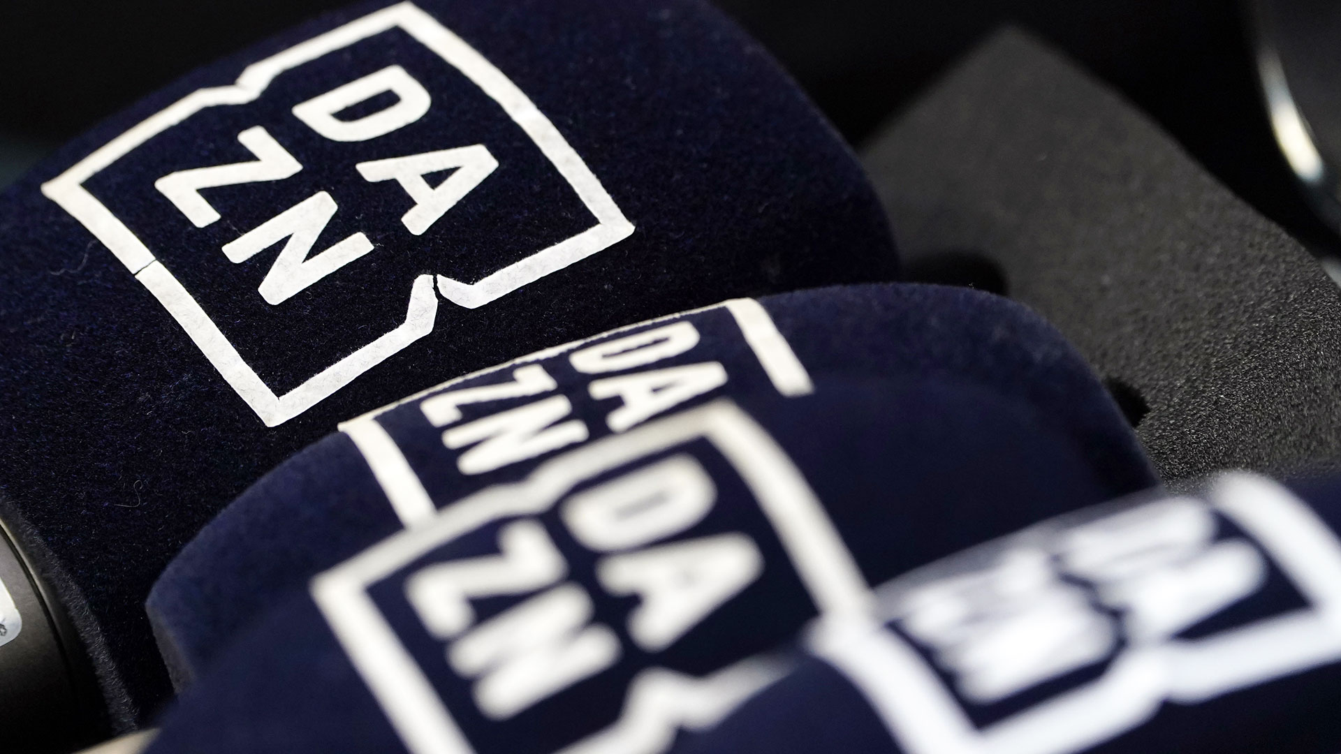 DAZN Mikrofone Kommentator:in