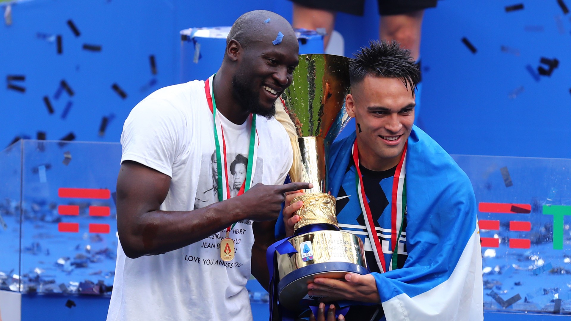 Lukaku e Lautaro festeggiano lo scudetto dell'Inter