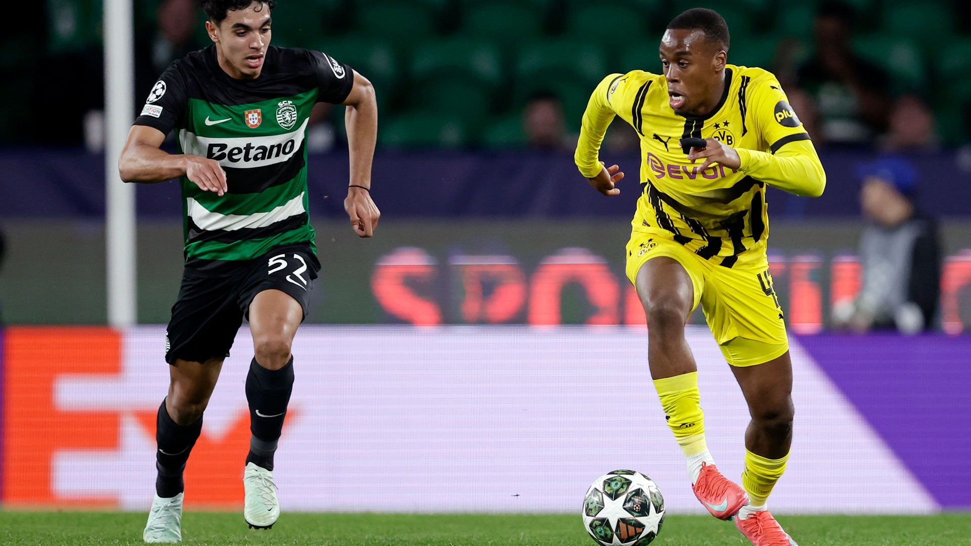 Jamie Gittens BVB Borussia Dortmund Sporting UEFA Champions League Playoffs 11022025