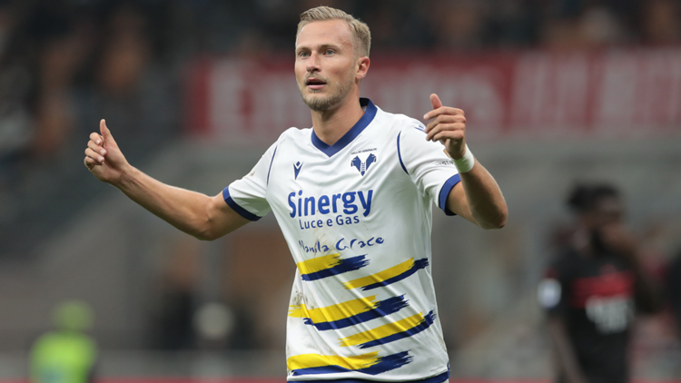 Barak esulta dopo il gol al Milan