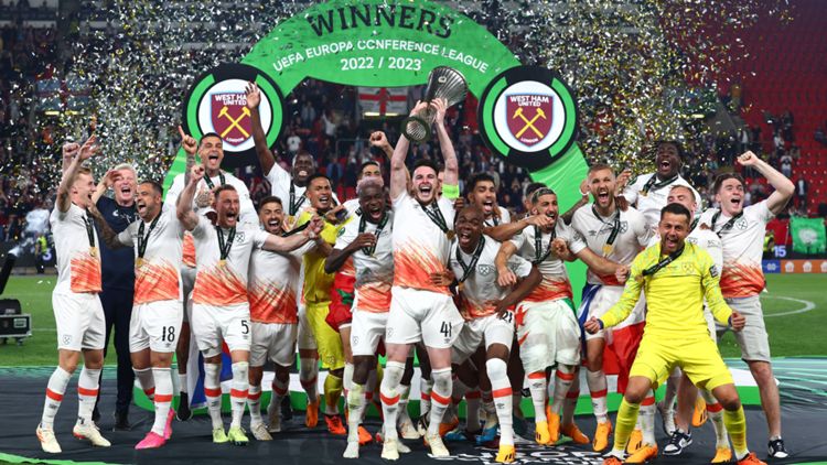 west ham lifting conference league 22/23 in Prague