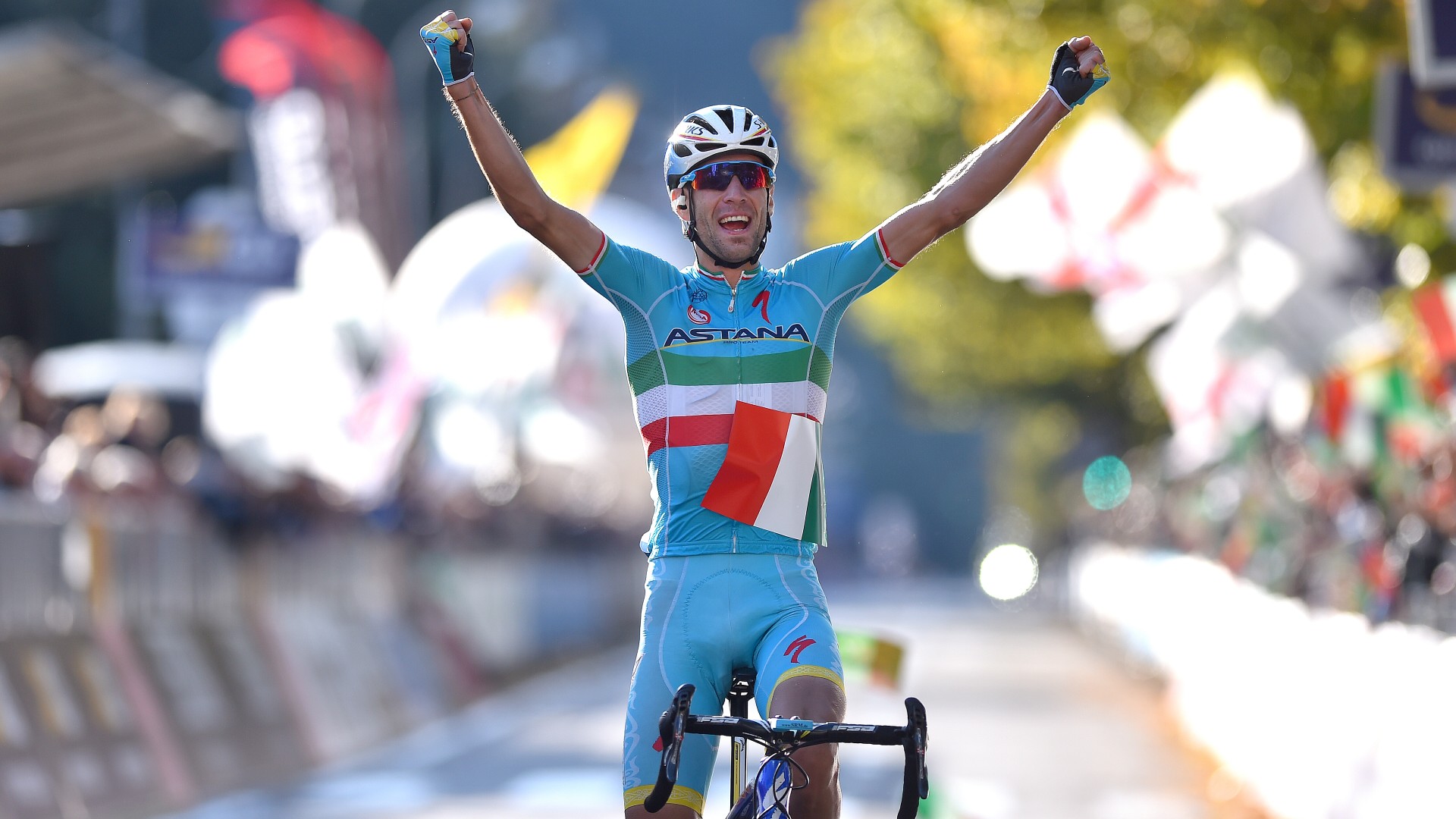 Vincenzo Nibali vince il suo primo Giro di Lombardia nel 2015